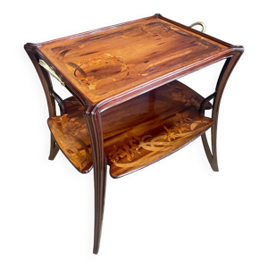 Table à thé aux orchidées