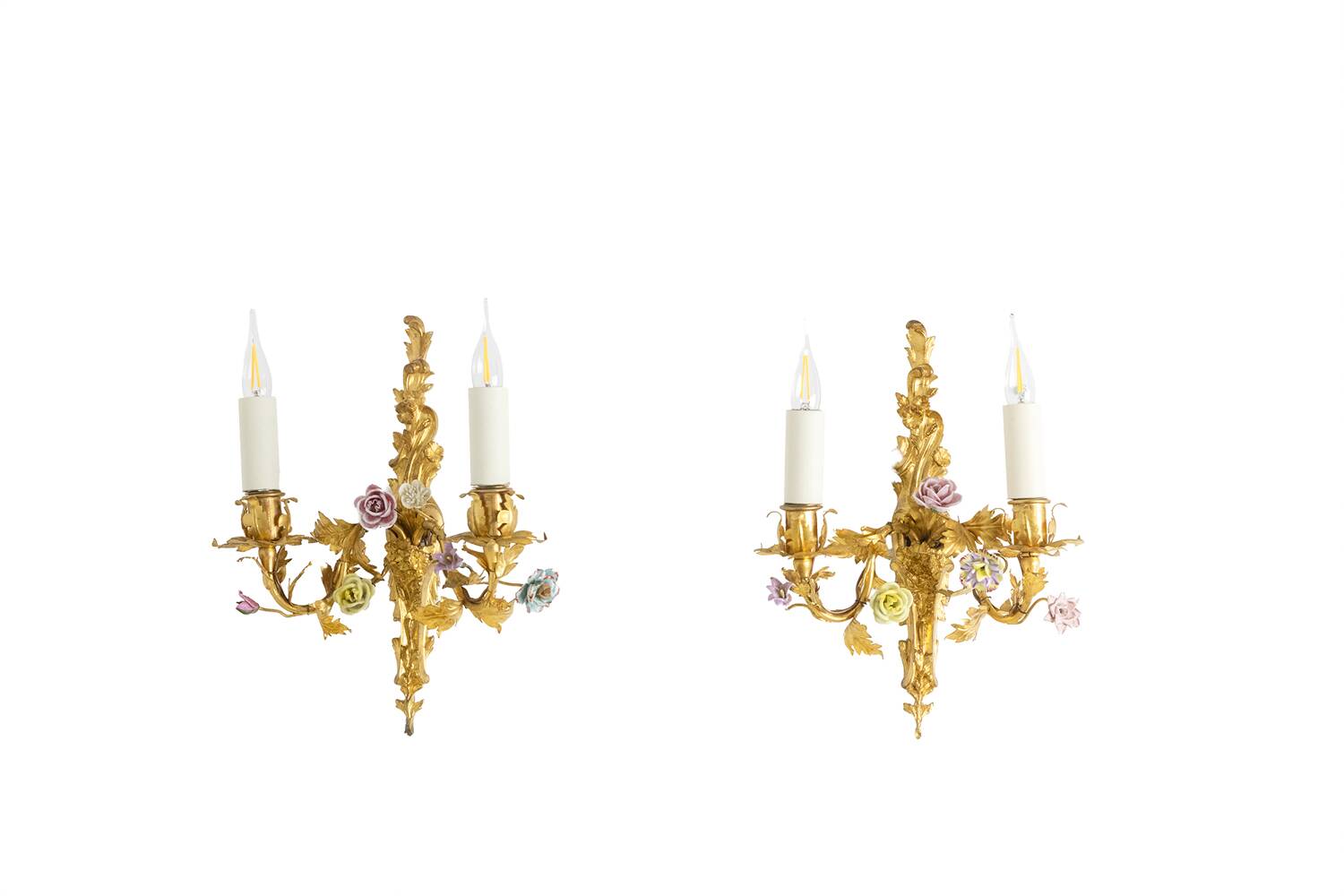 Pair of bronze wall lights with flower decoration. Circa 1880.