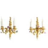 Paire d’appliques en bronze et à décor de fleurs. Circa 1880.