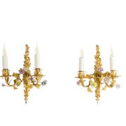 Paire d’appliques en bronze et à décor de fleurs. Circa 1880.