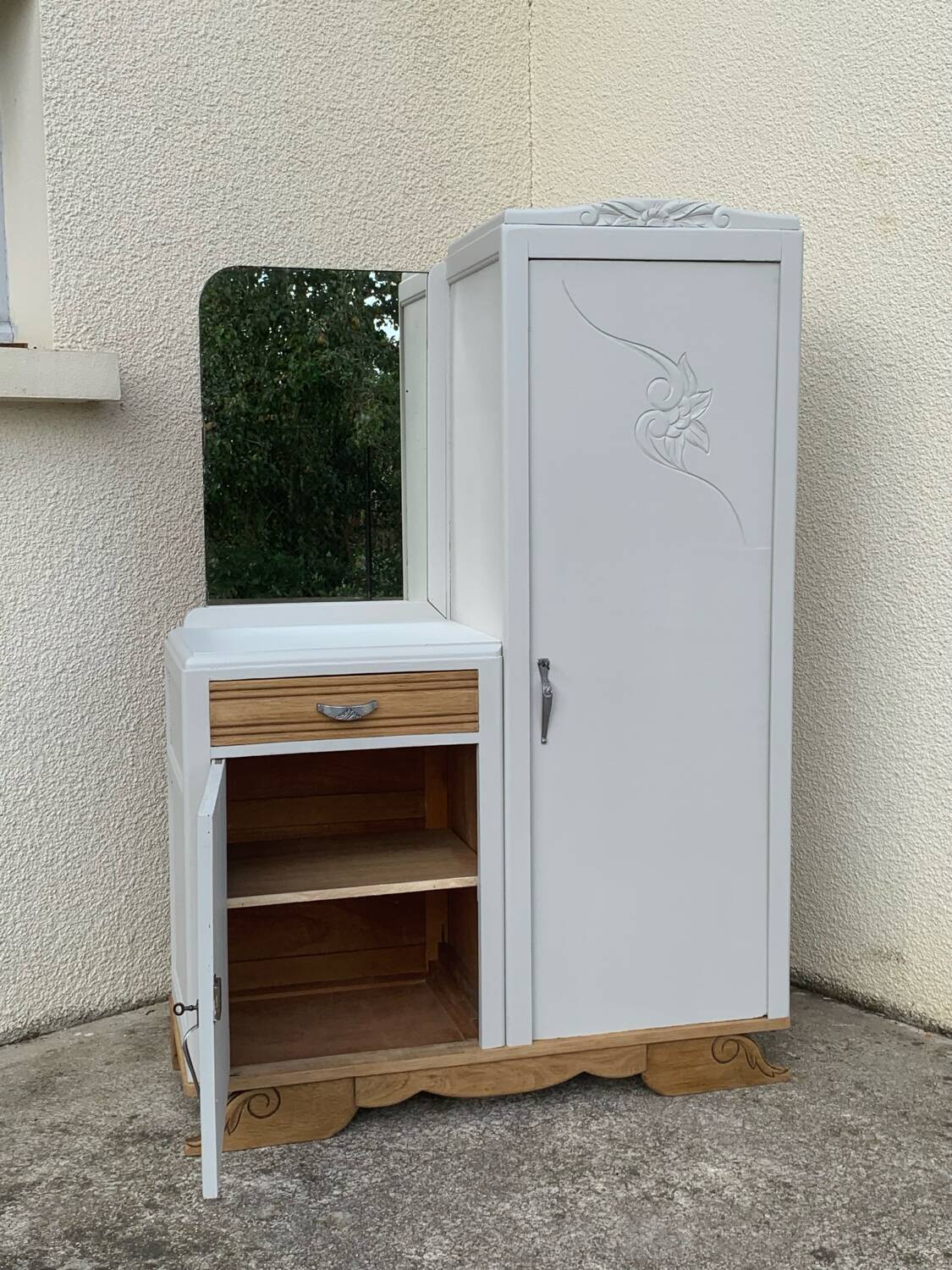 Asymmetrical Parisian Art Deco wardrobe 1930
