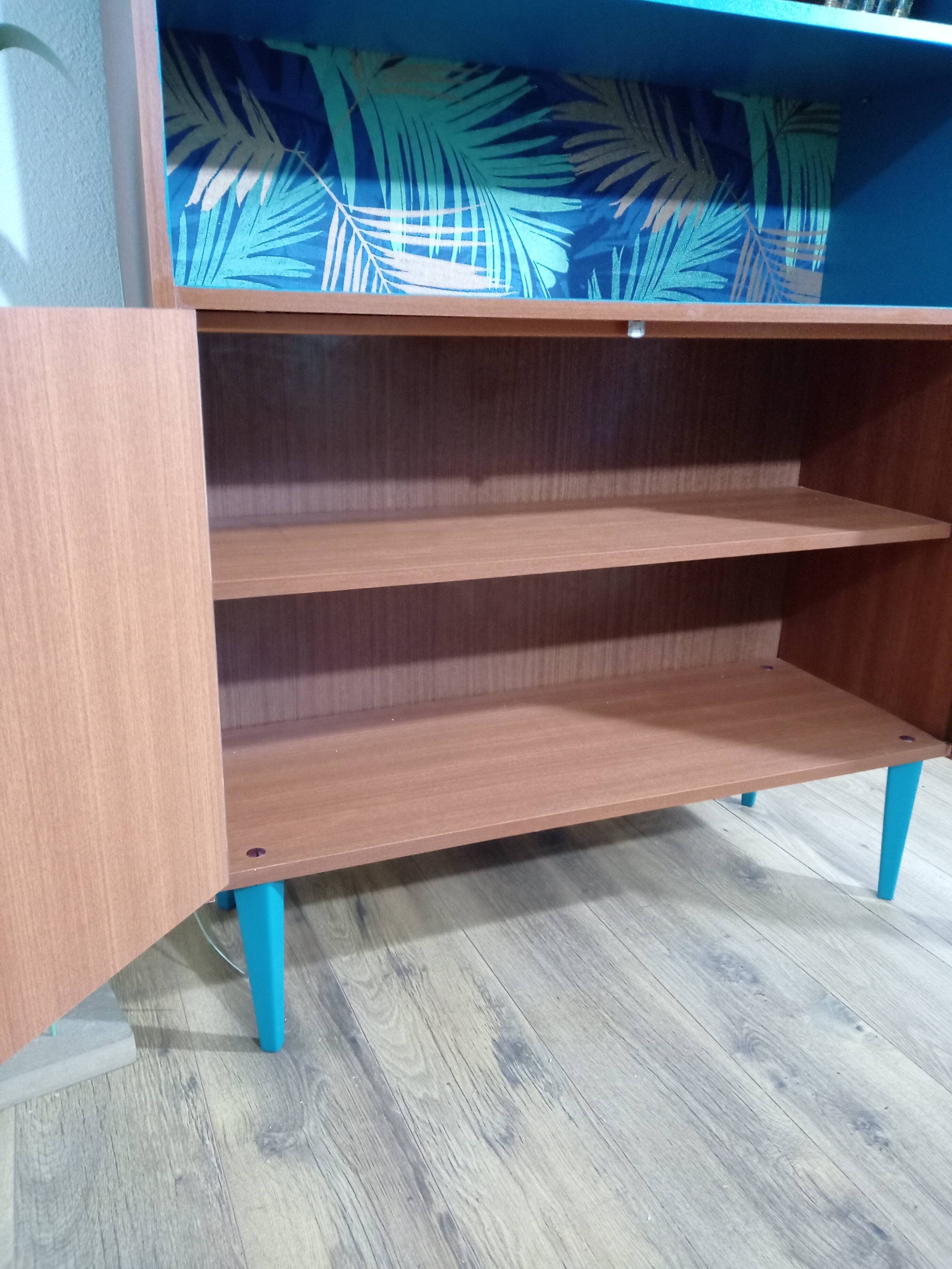 Vintange and tropical library