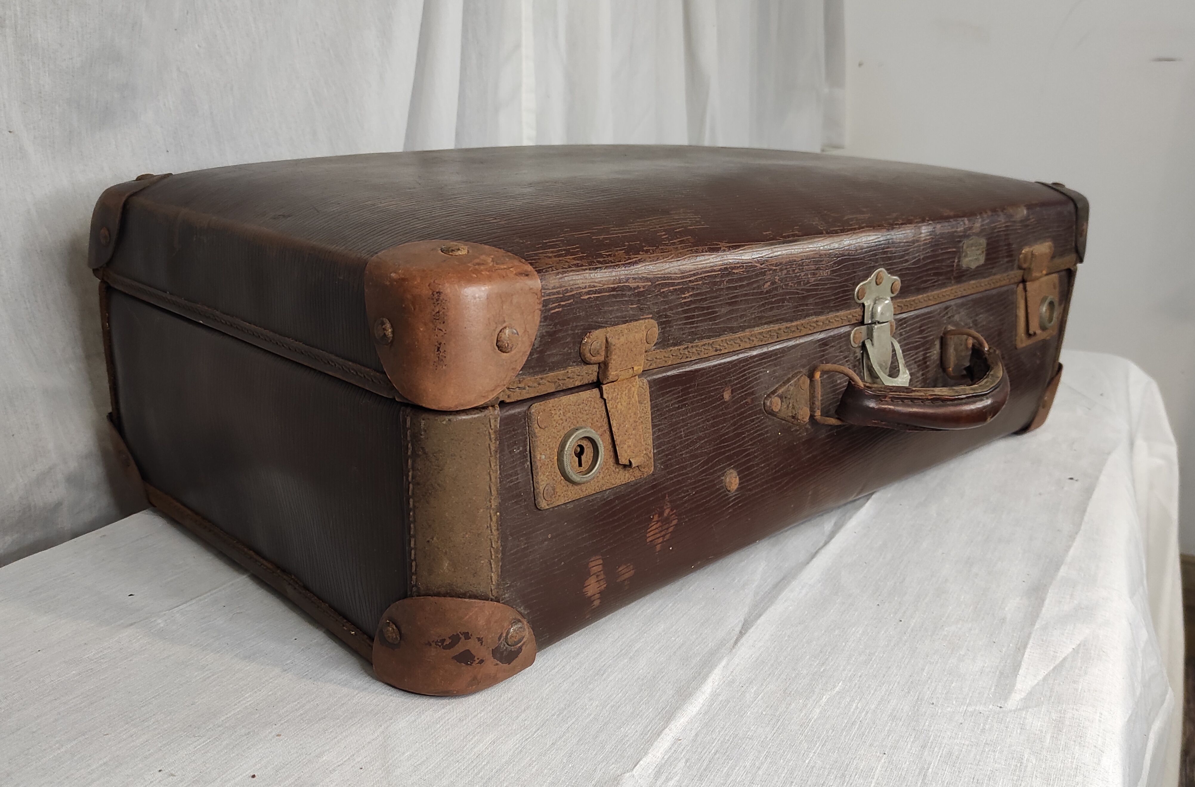Old suitcase 40s / 50s