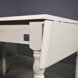 Table with brushed spruce extensions