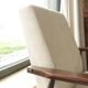 Fauteuil scandinave classique en velours côtelé beige, bois de noyer