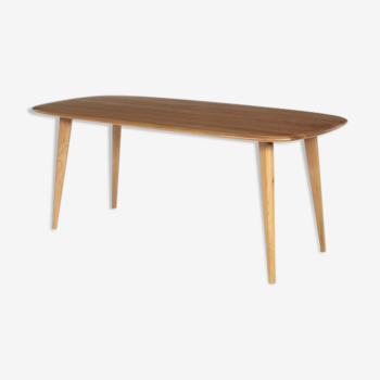 Emma dining table from the Sentou gallery