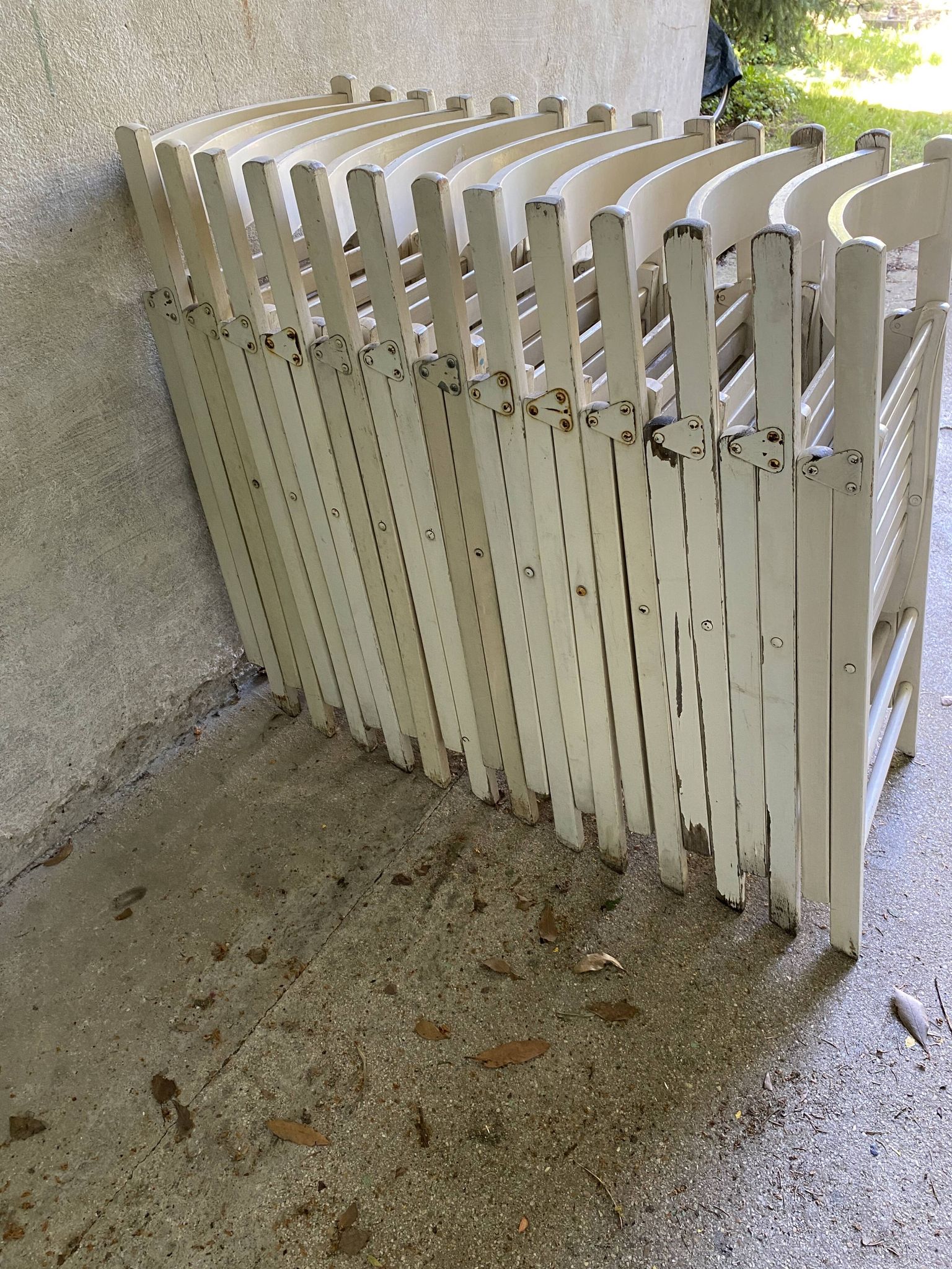 Extra folding chair / garden chair / vintage white lacquered solid wood office chair
