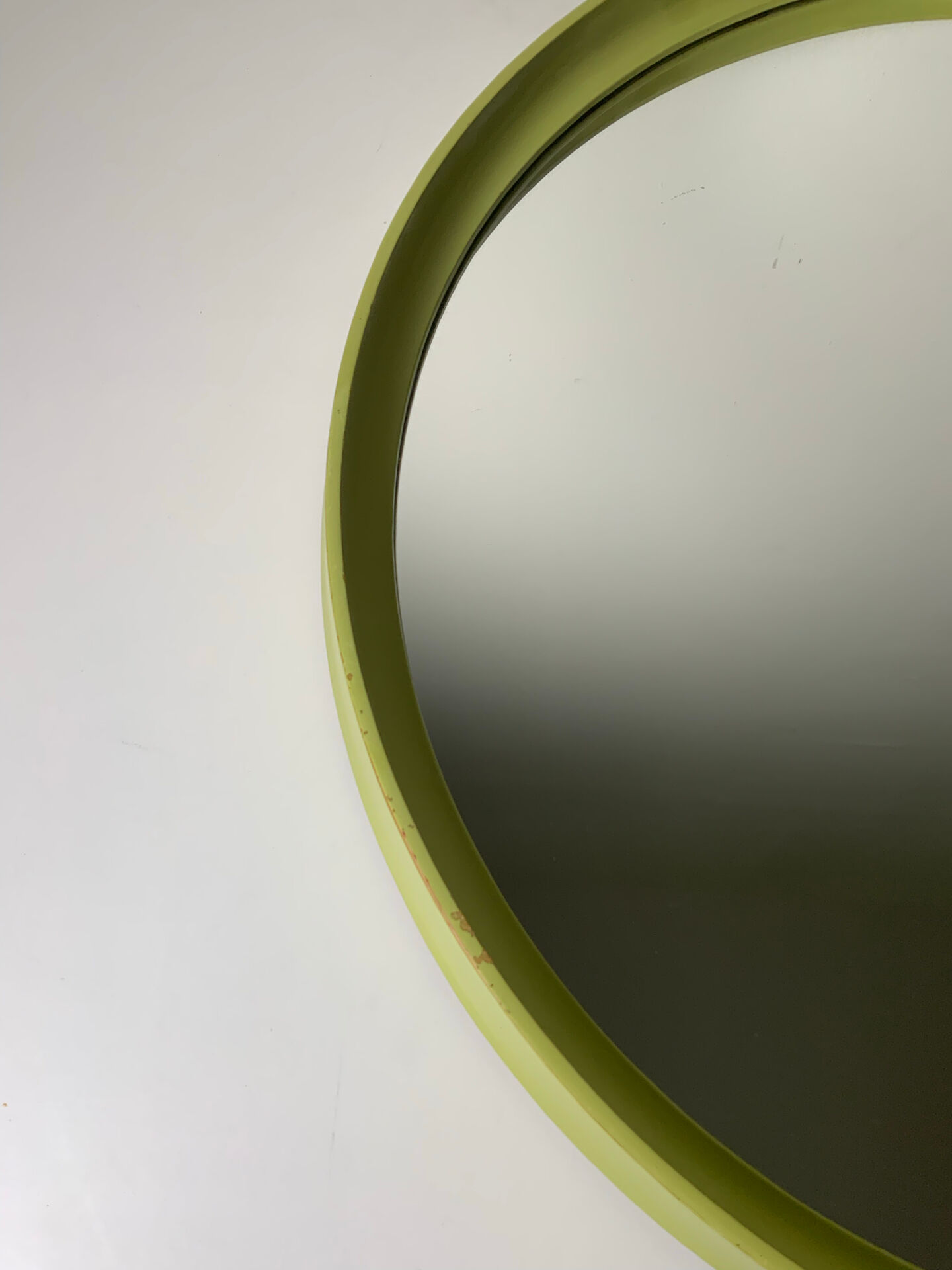 Round mirror