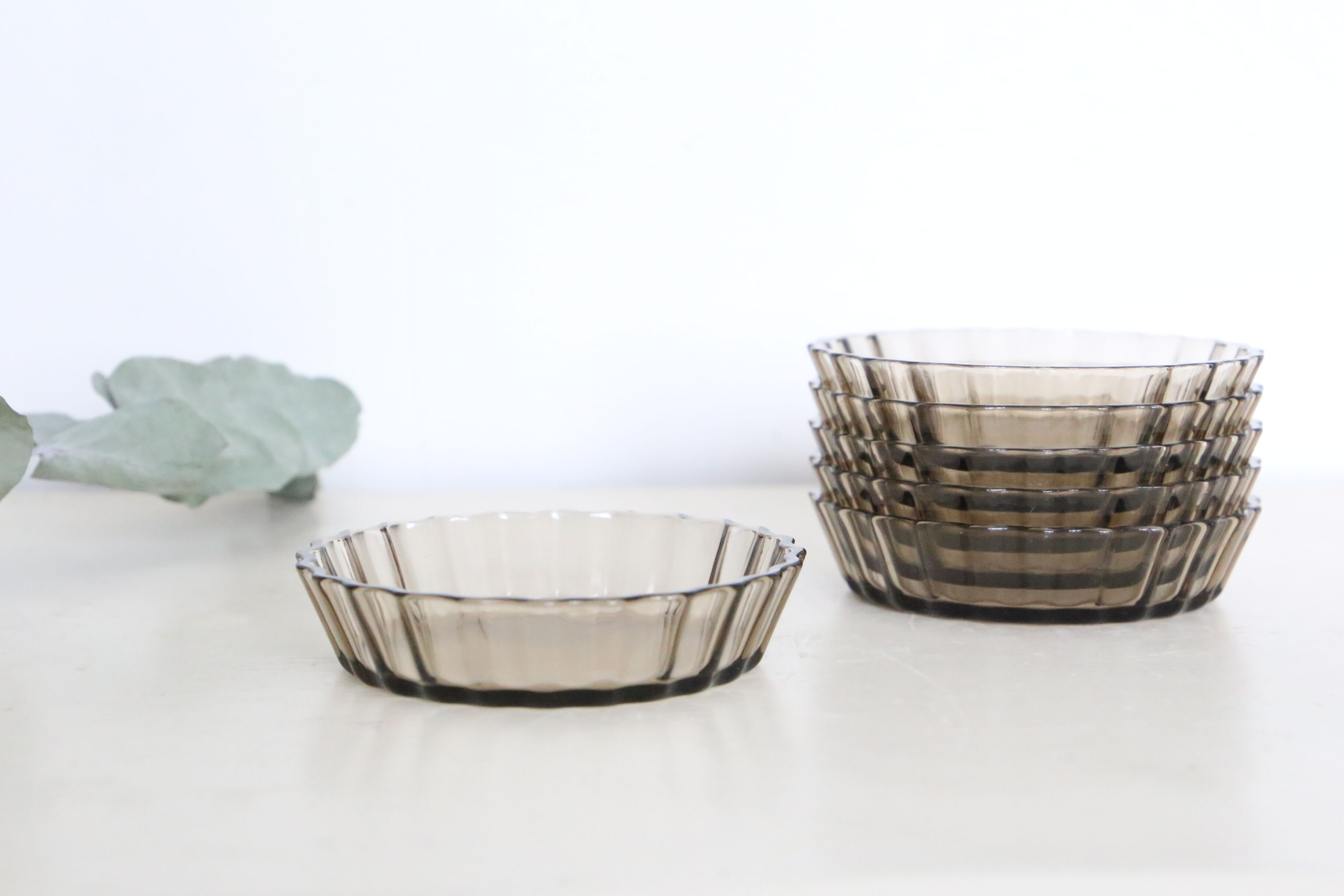 6 plats à tartelette, Arcopal, verre fumé, Vintage