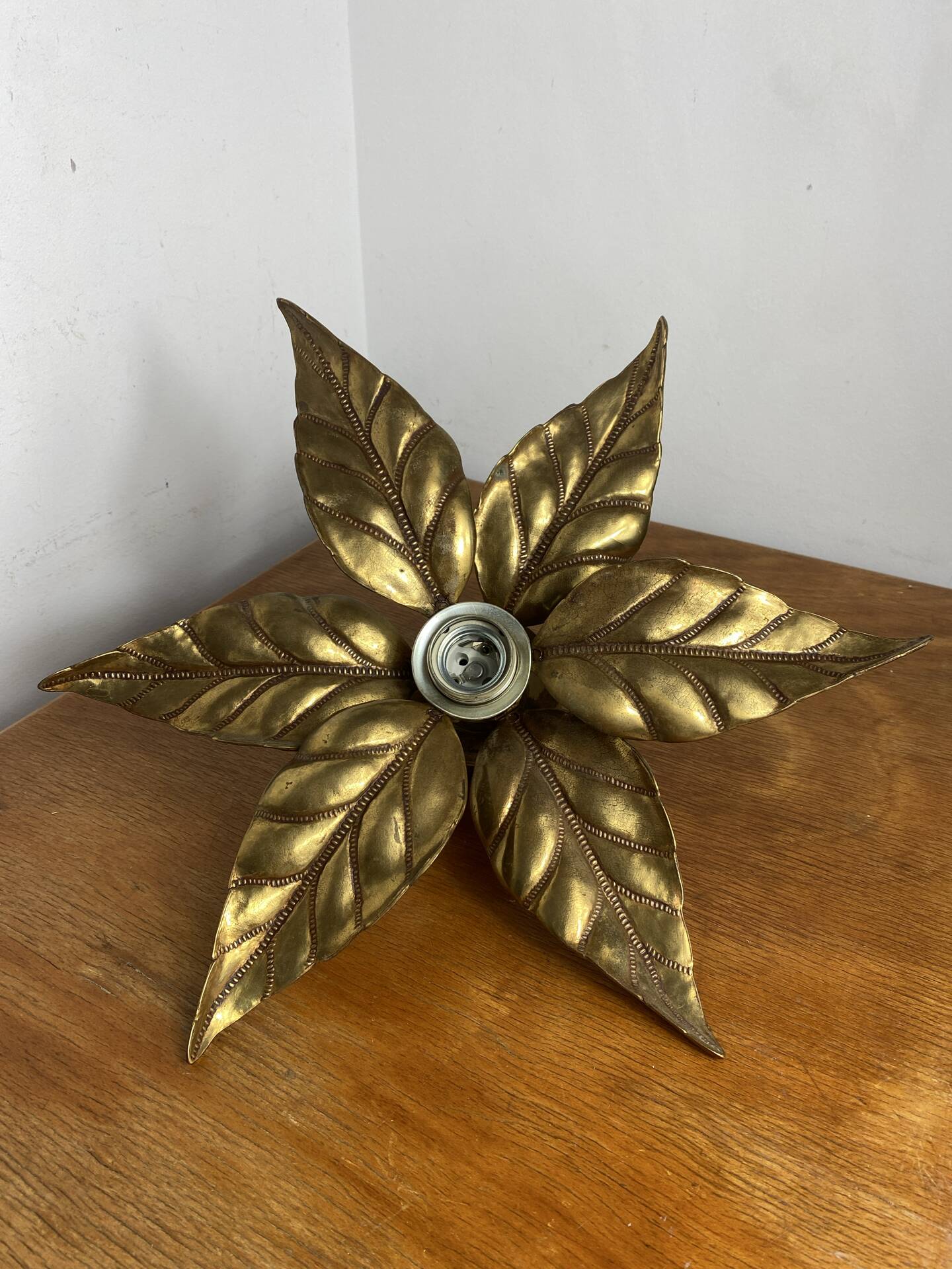 Applique murale fleur, par Willy Daro, 1970