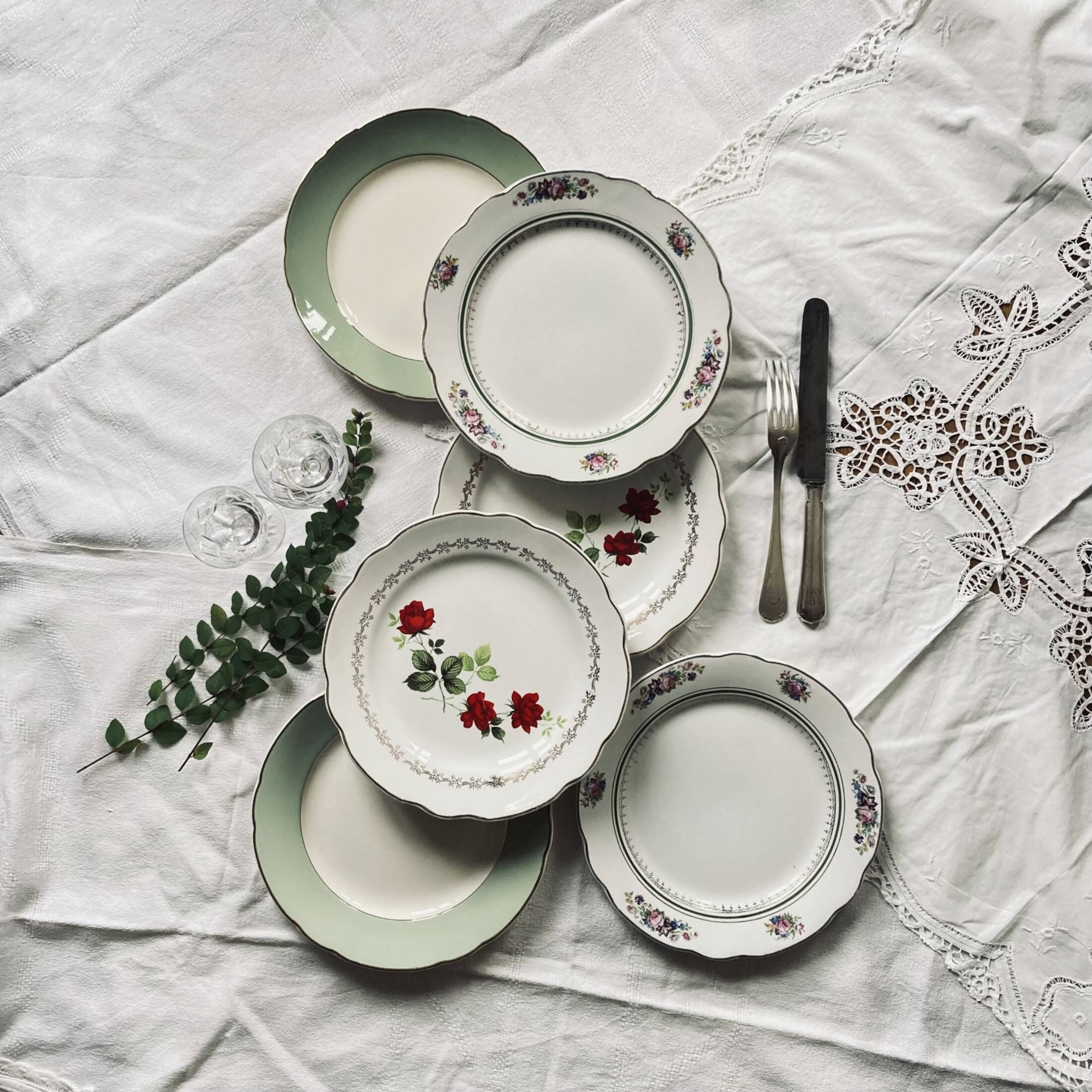 Lot of 6 old mismatched flat plates manufactured by Digoin, Sarreguemines, Villeroy Boch