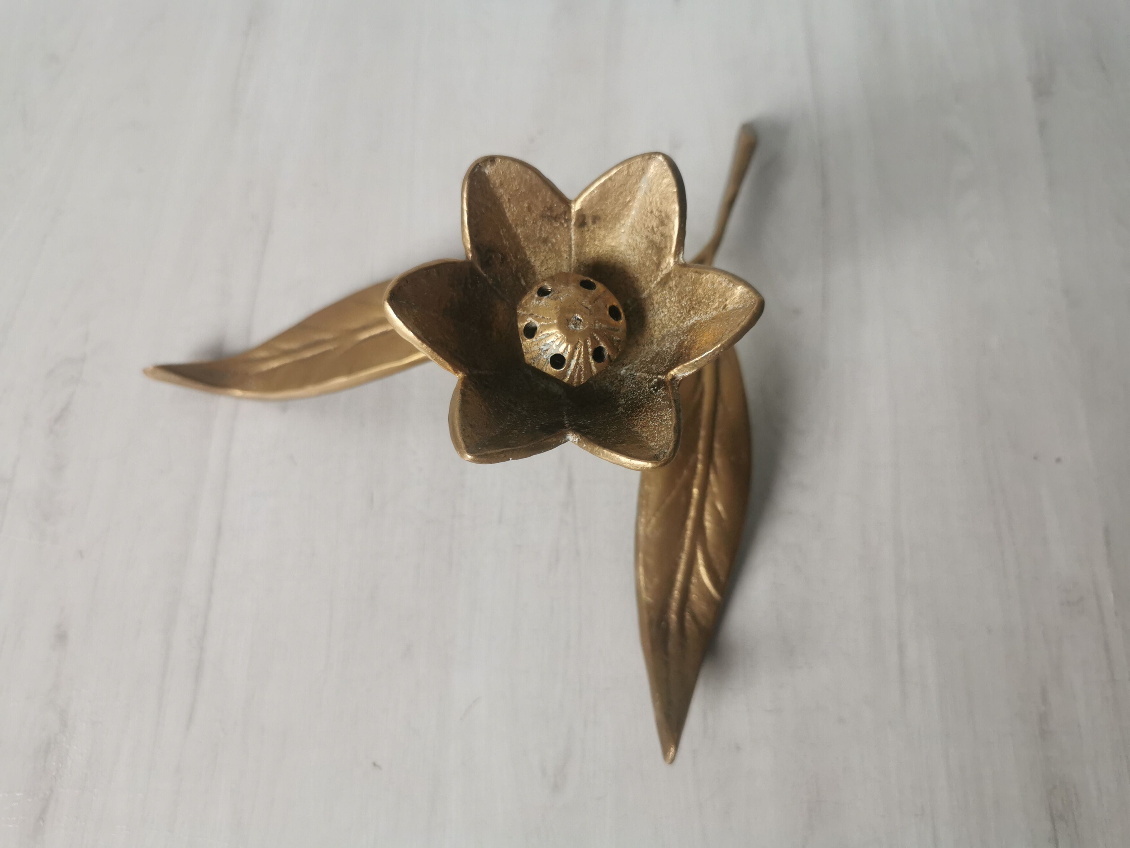 Brass ashtray fleur de lys with petals