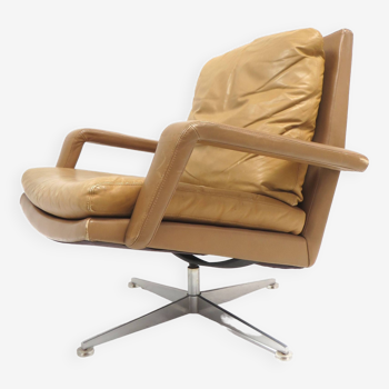 Chaise pivotante vintage conçue par Hans Kaufeld dans les années 60
