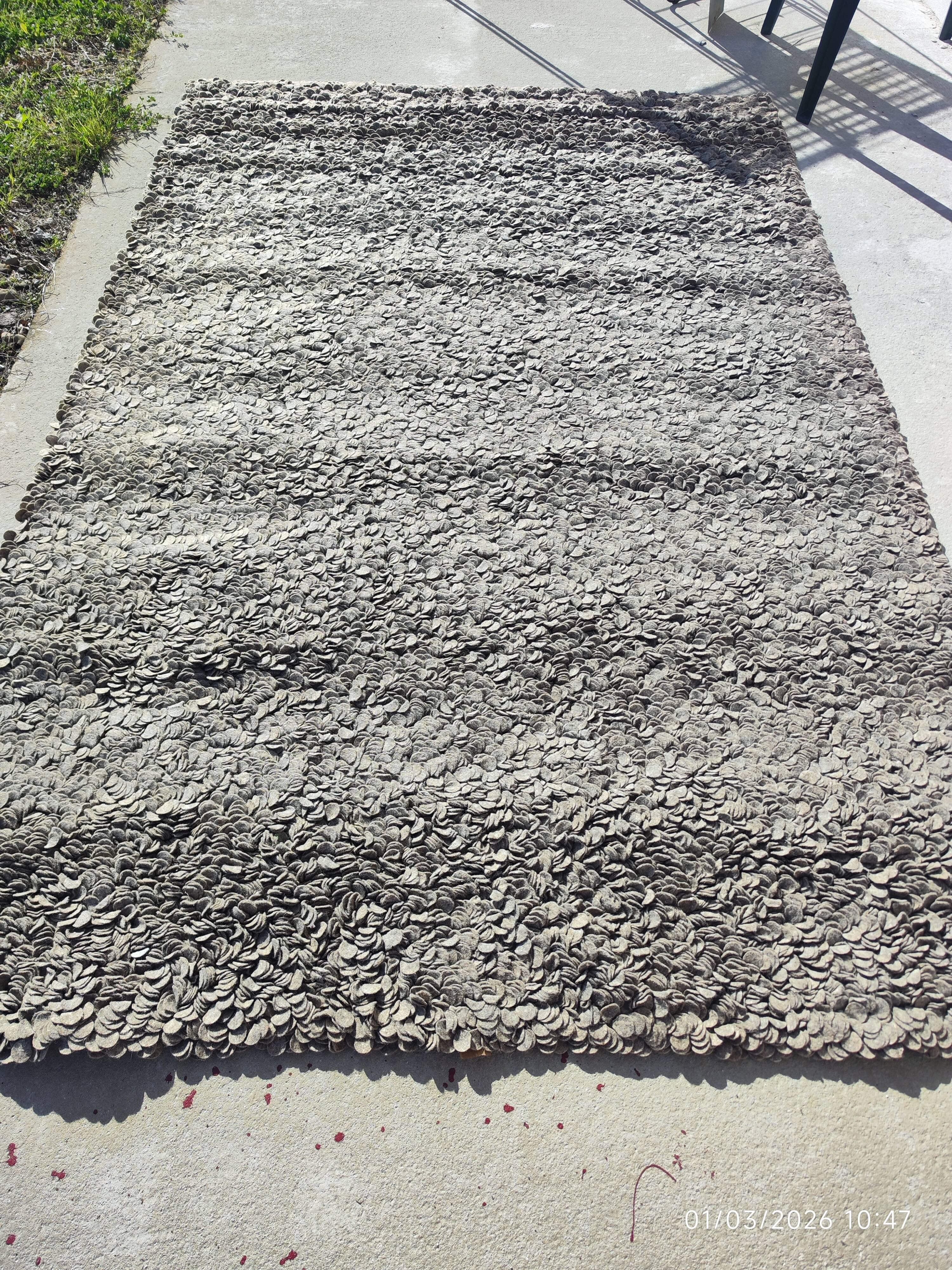 Rug in the style of a designer.