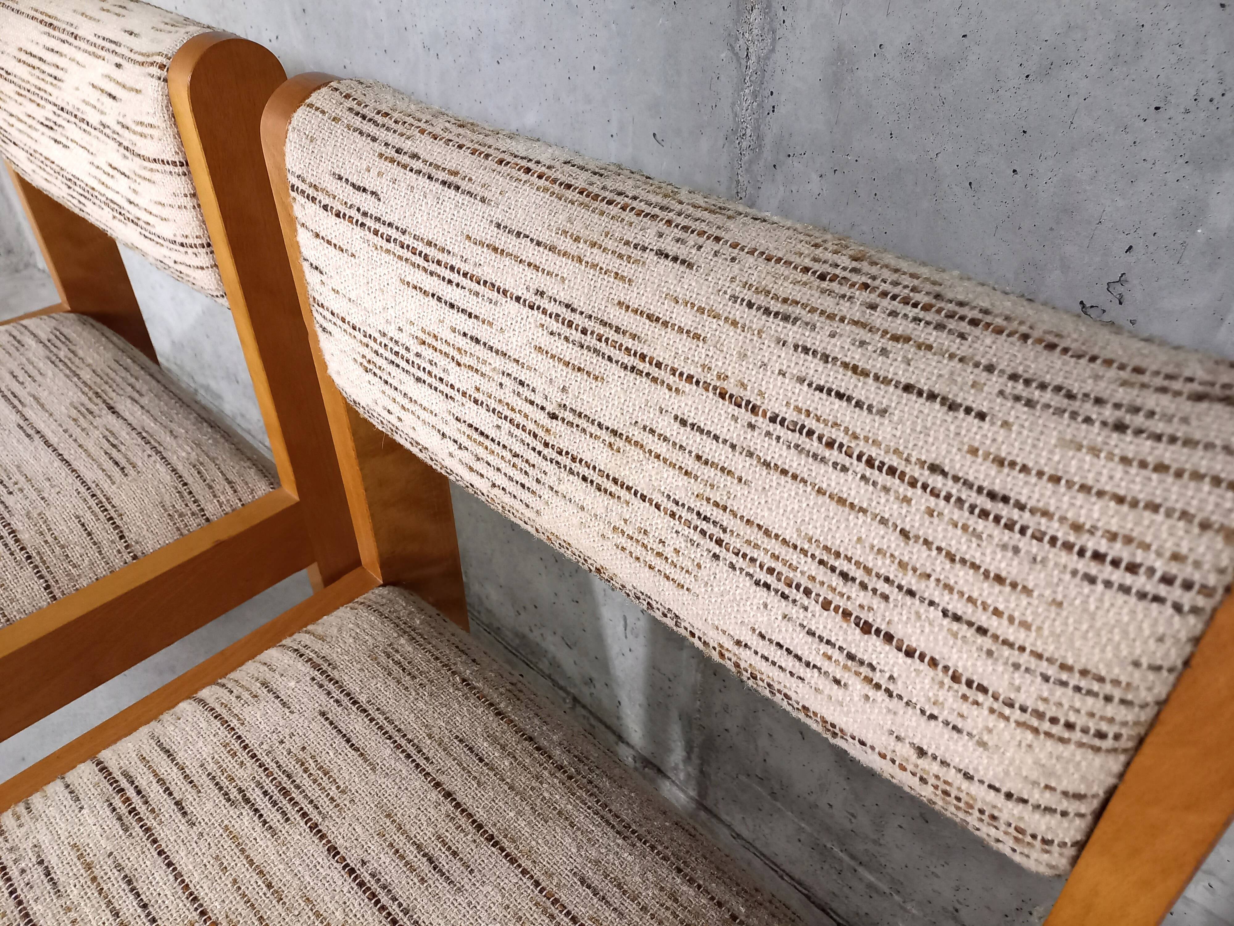Suite de 2 chaises vintage Baumann en bois et tissu de laine années 70