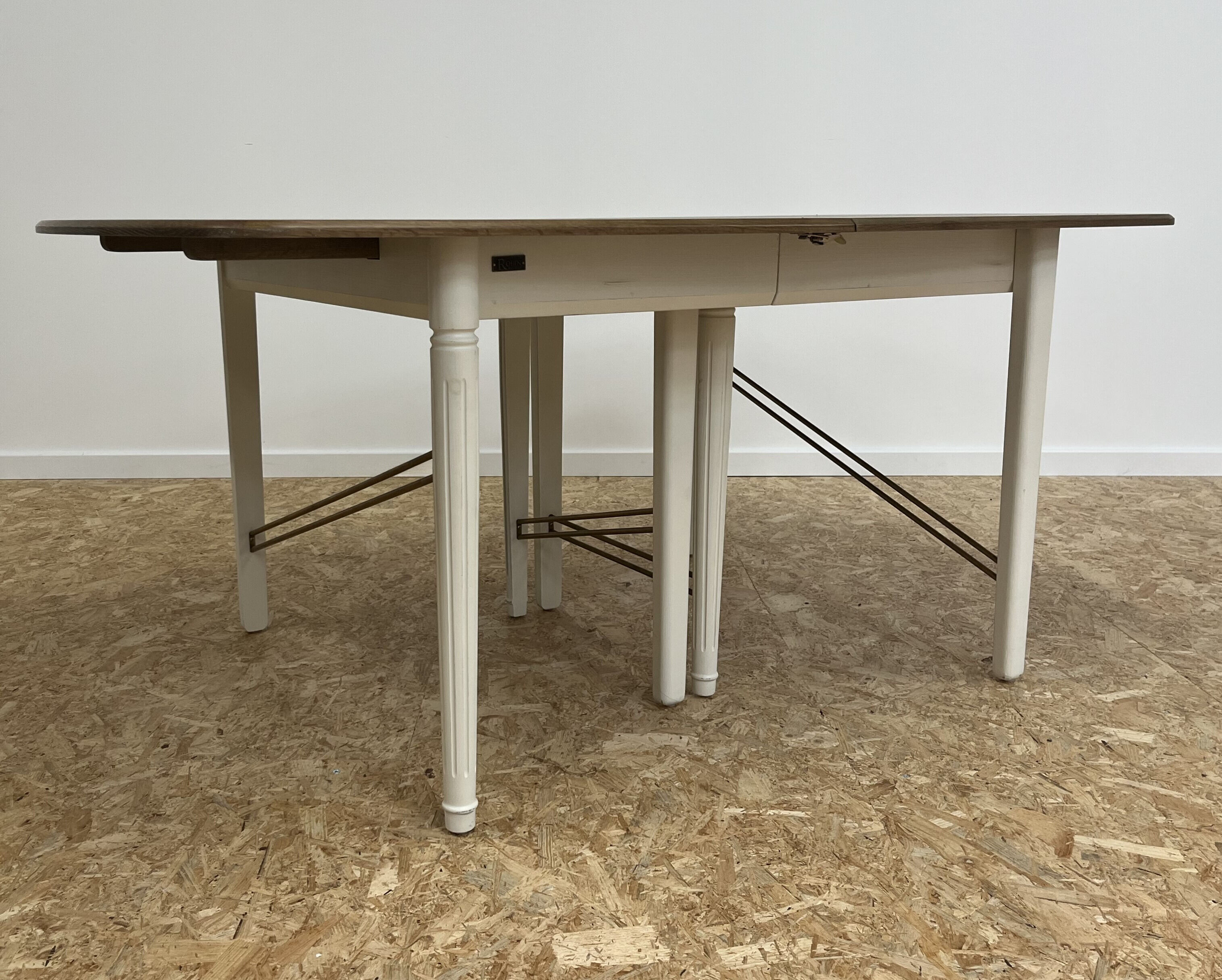 Extendable wooden dining table, white legs, 16/18 covers