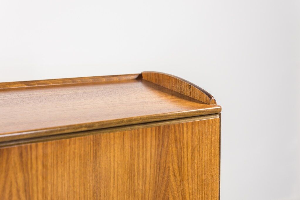 Armoire sculpturale du milieu du siècle par Carl Axel Acking