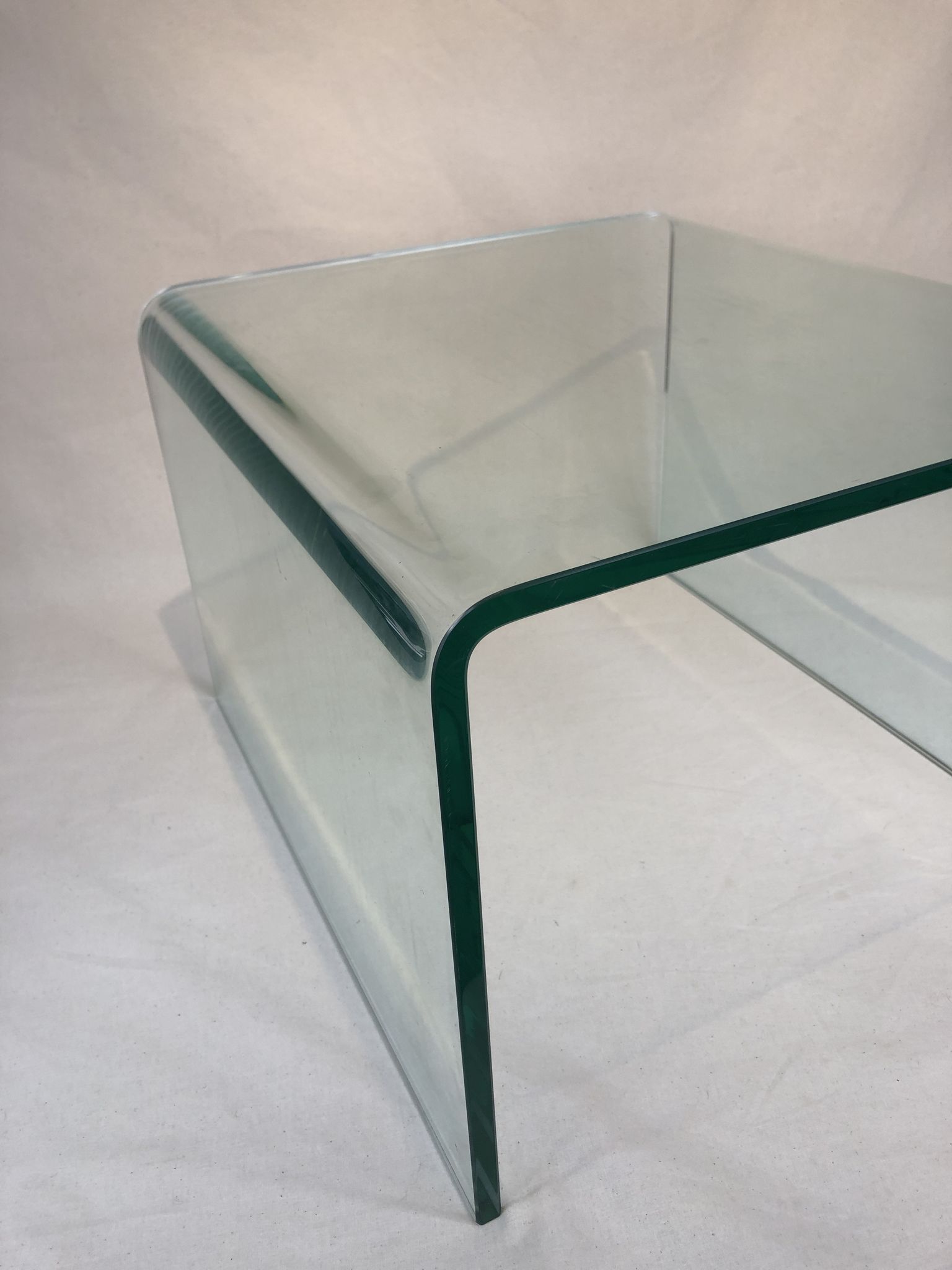 Ensemble 2 tables gigognes en verre 1980