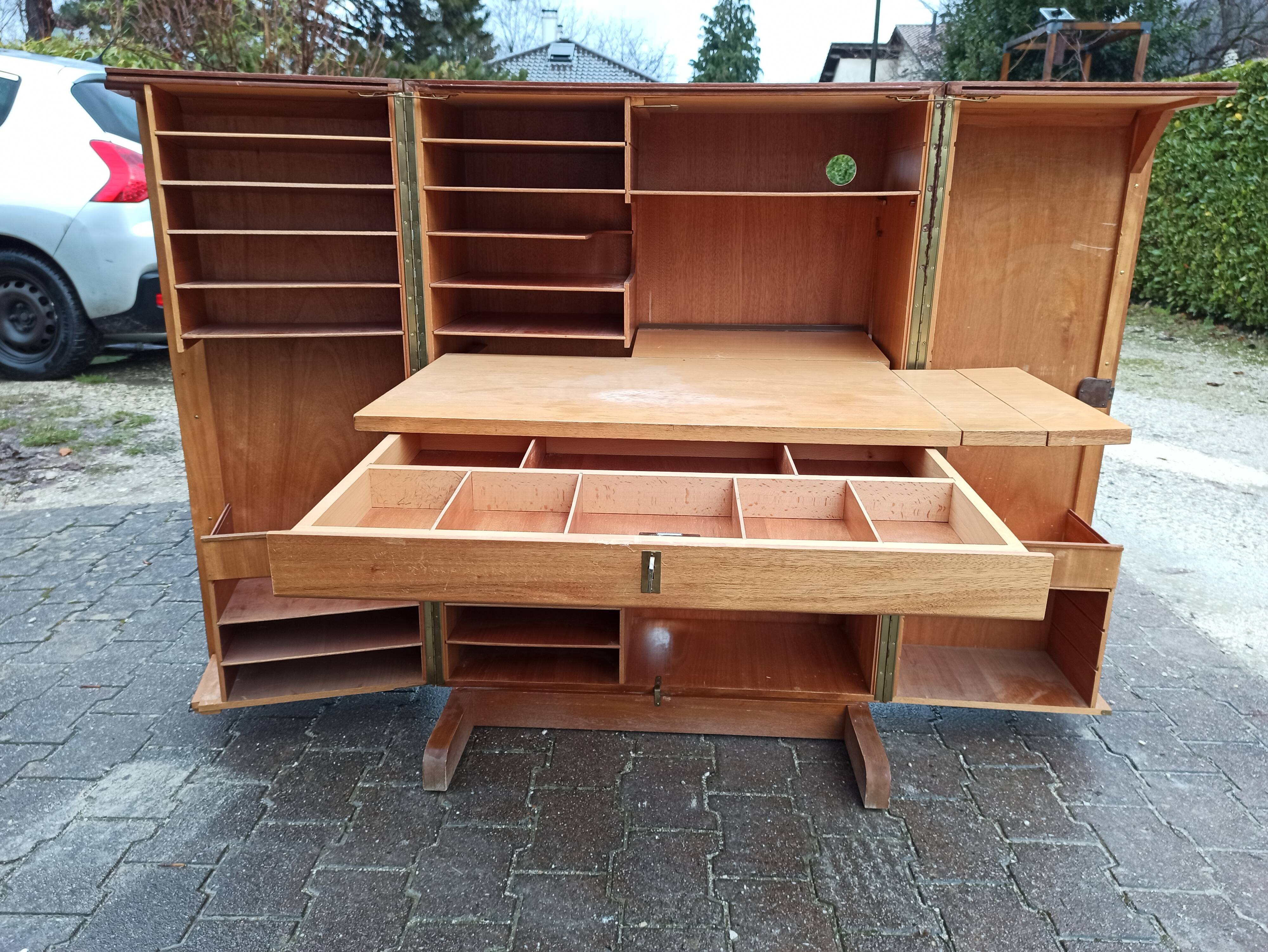Folding desk says "Magic box" by designers Mummenthaler - Meier, Switzerland