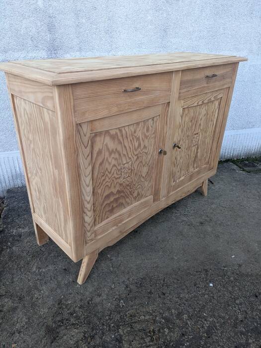 Enfilade, buffet with compass legs