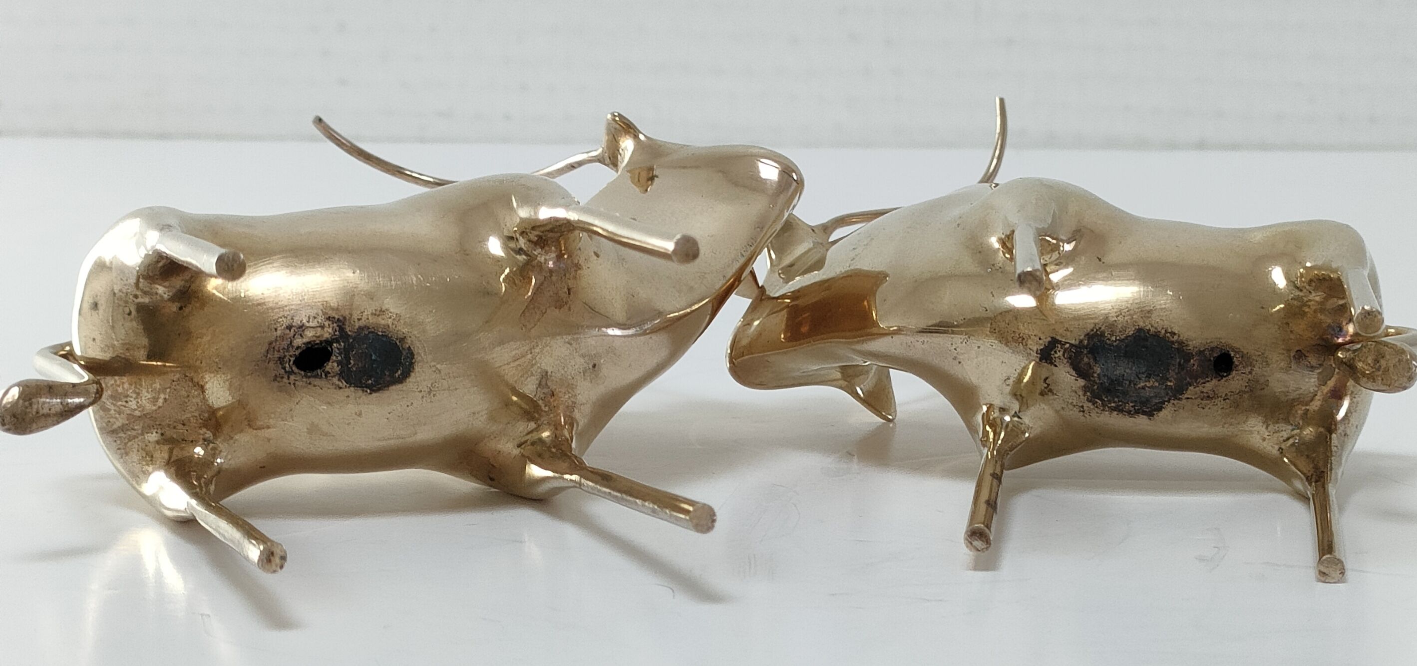 Two stylized zebu with long vintage brass horns