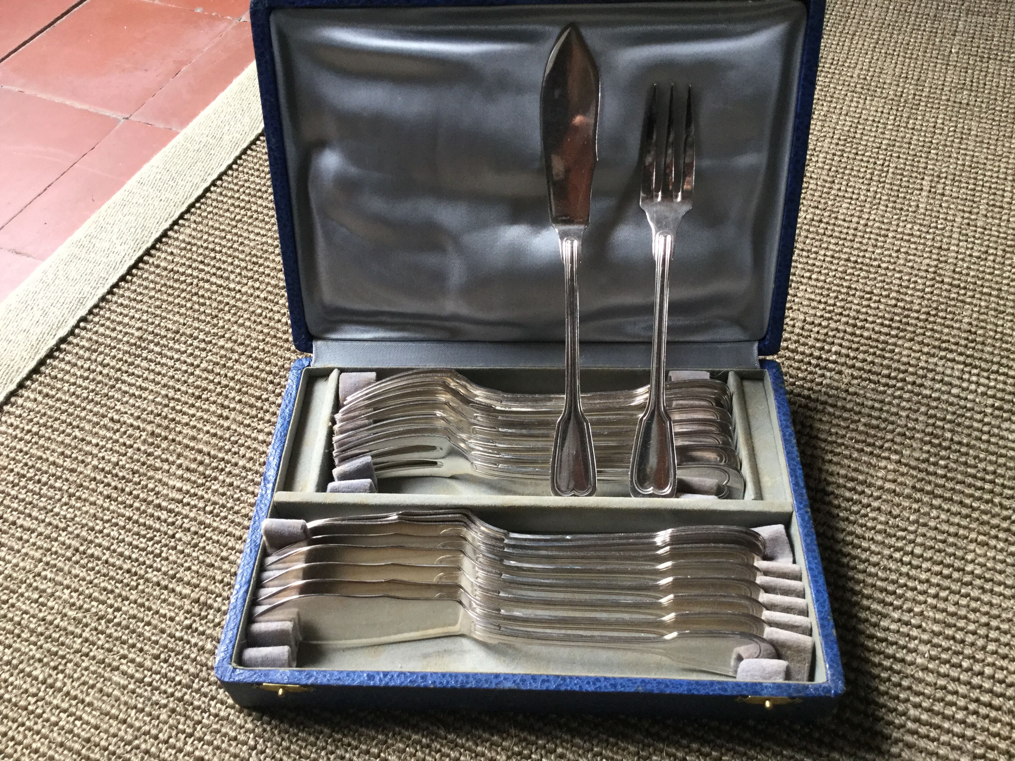 9 silver metal fish cutlery