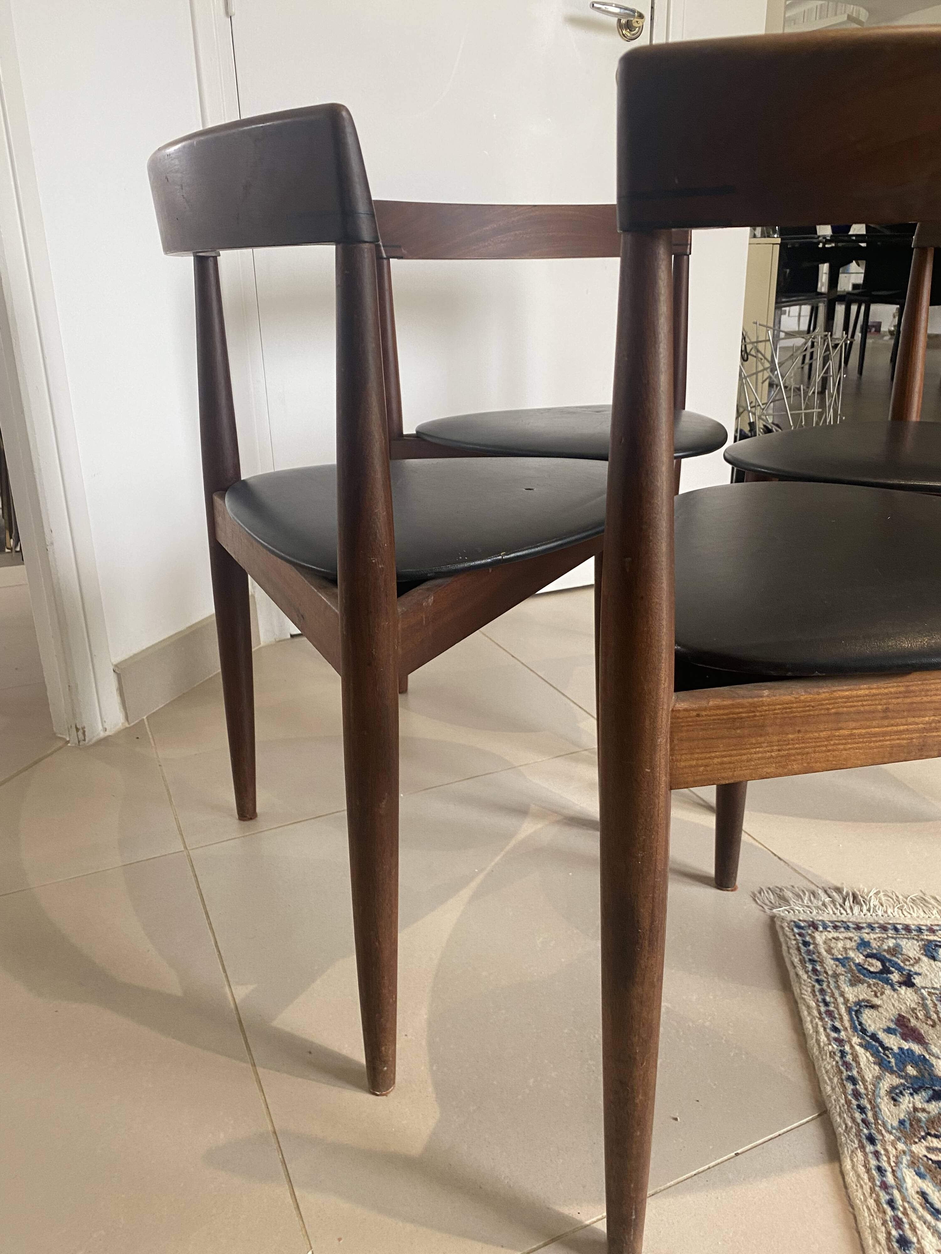 4 Frem Rojle tripod chairs by Hans Olsen