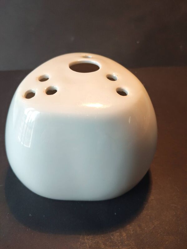 Pique-fleurs en porcelaine Virebent par Pierre Lèbe, années 60