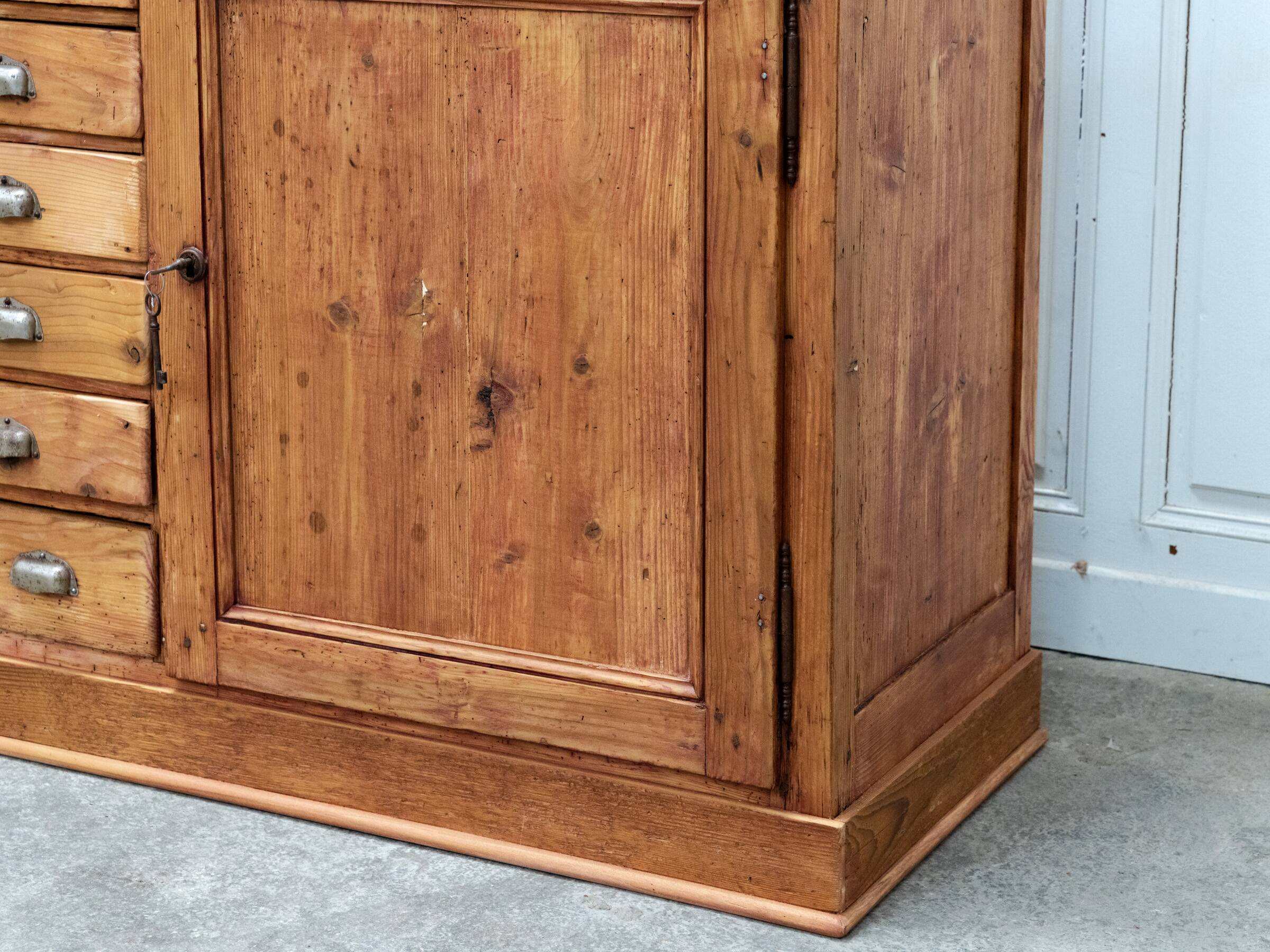 Old workshop furniture from 1930 in fir wood.