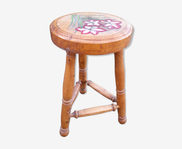 Tabouret tripode bois massif pieds tournés assise décor fleurs, style champêtre / artisanat 1999