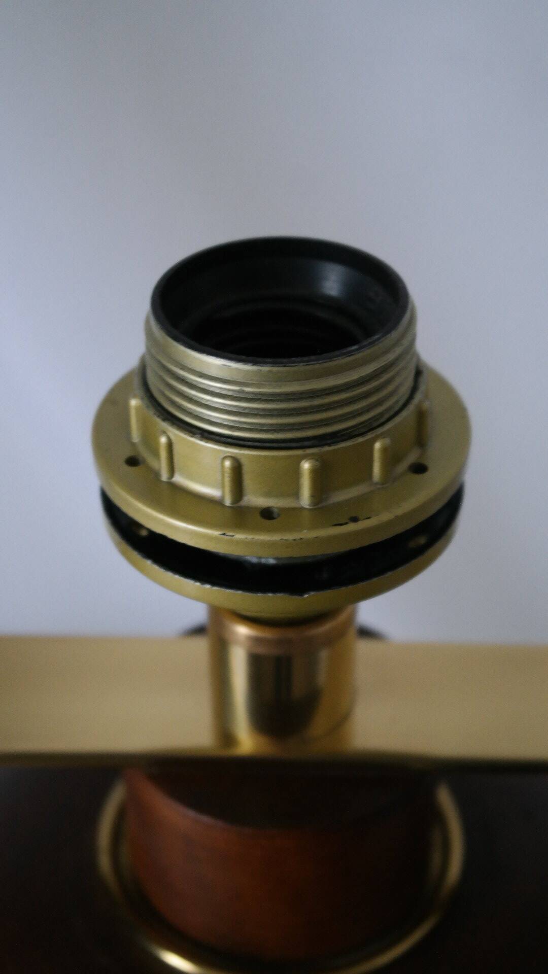 Vintage lamp base Maison le Dauphin in mahogany and brass.