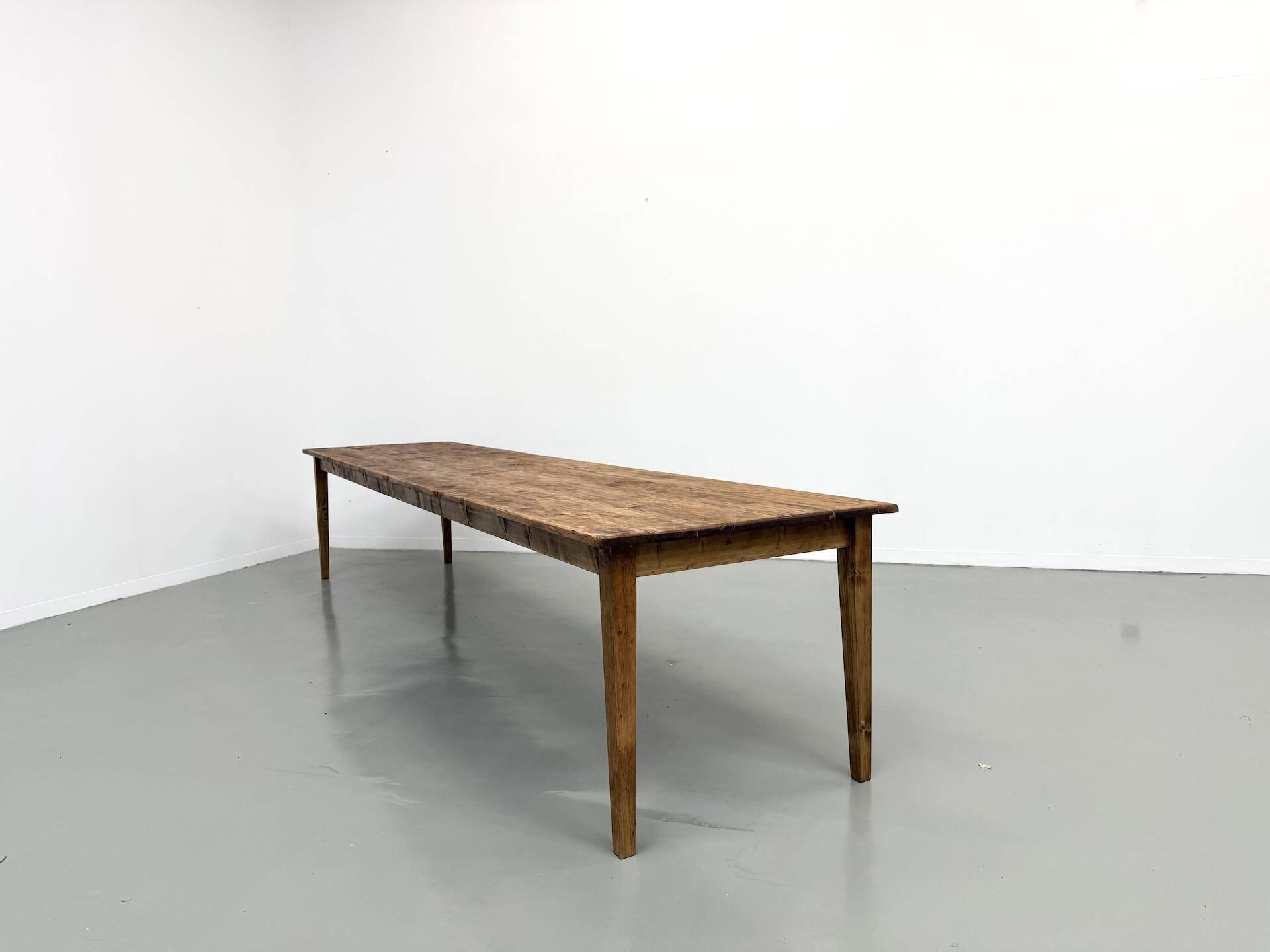 Large XXL farmhouse table in solid pine with 1950s tapered legs.