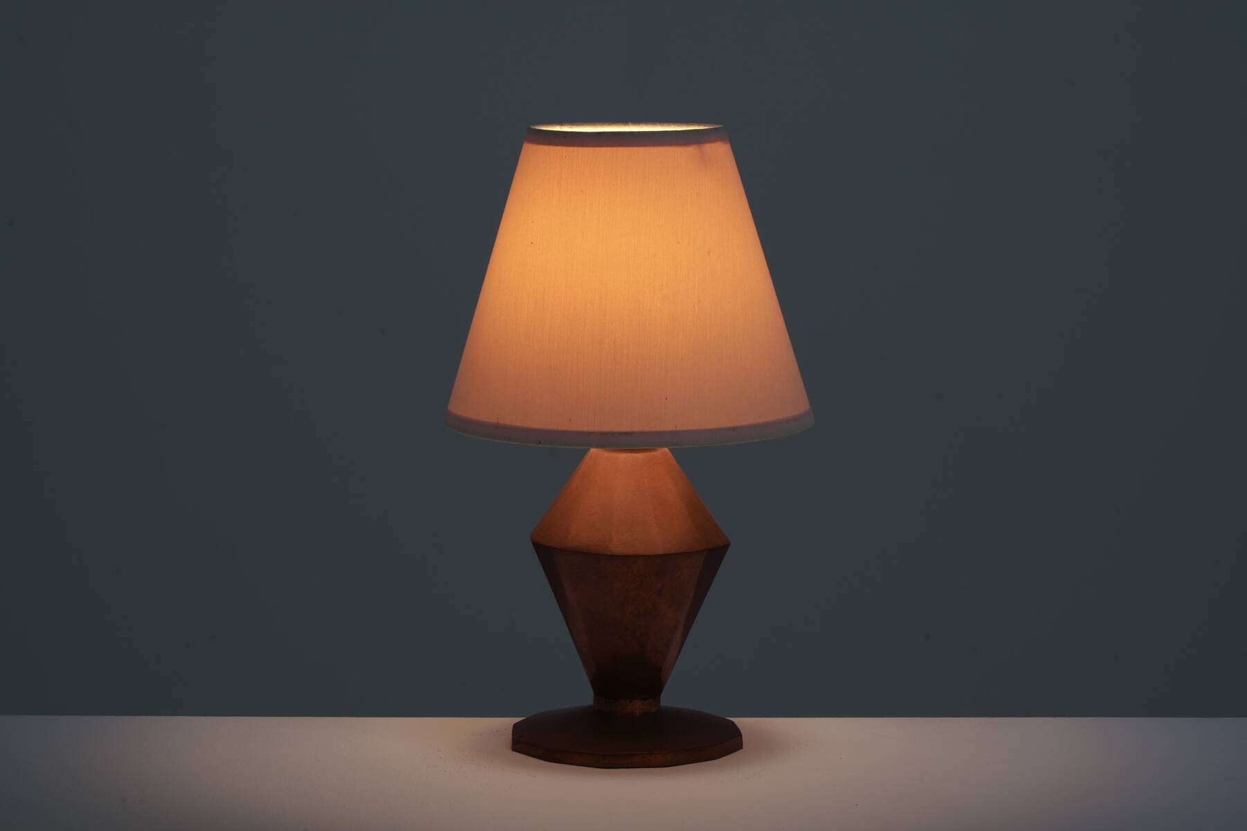 Art Deco Modernist lamp in copper dinanderie circa 1930