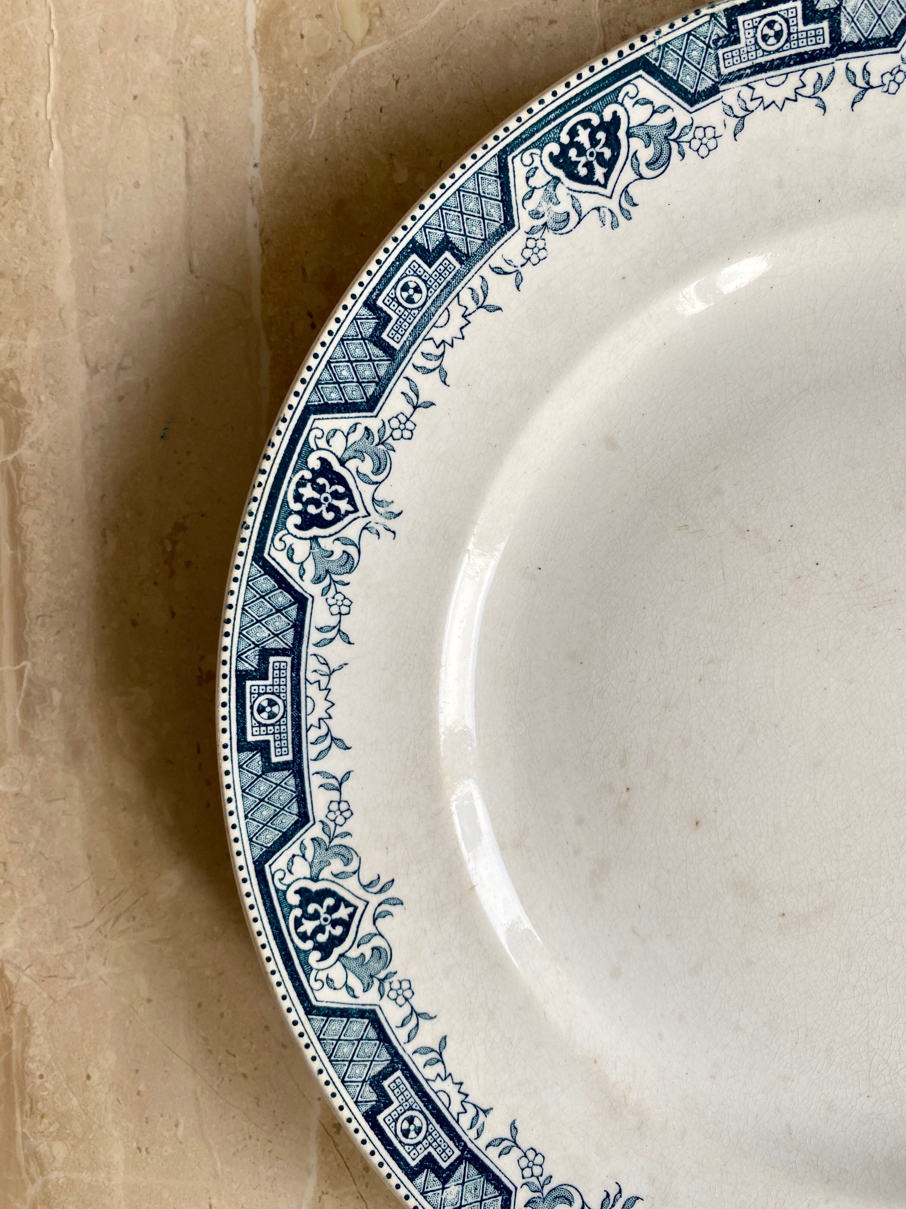 Iron earth plate