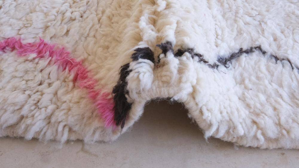 Modern Moroccan Rug - 275 x 245 cm