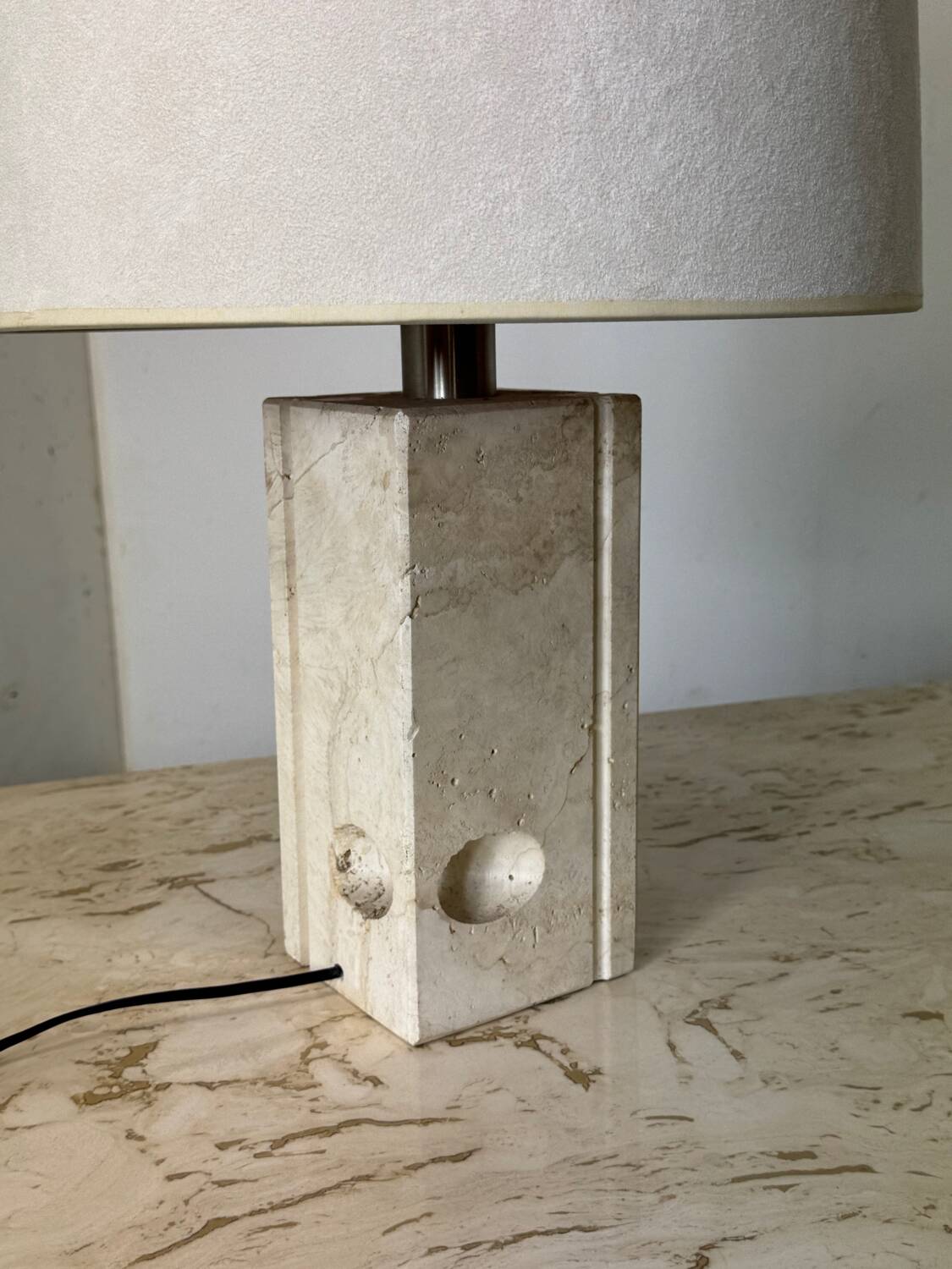 Mid Century Modernist Brutalist Italian Travertine table lamp, 1960s
