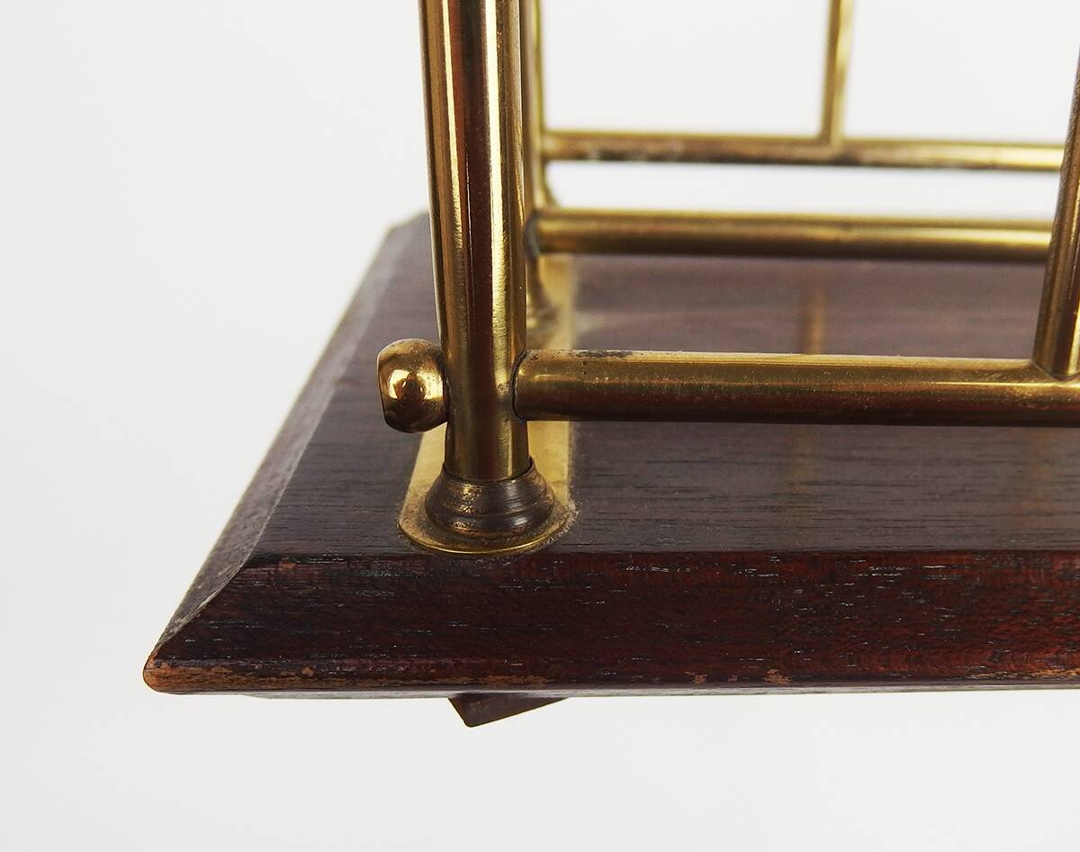 Porte-revues pivotant de style victorien