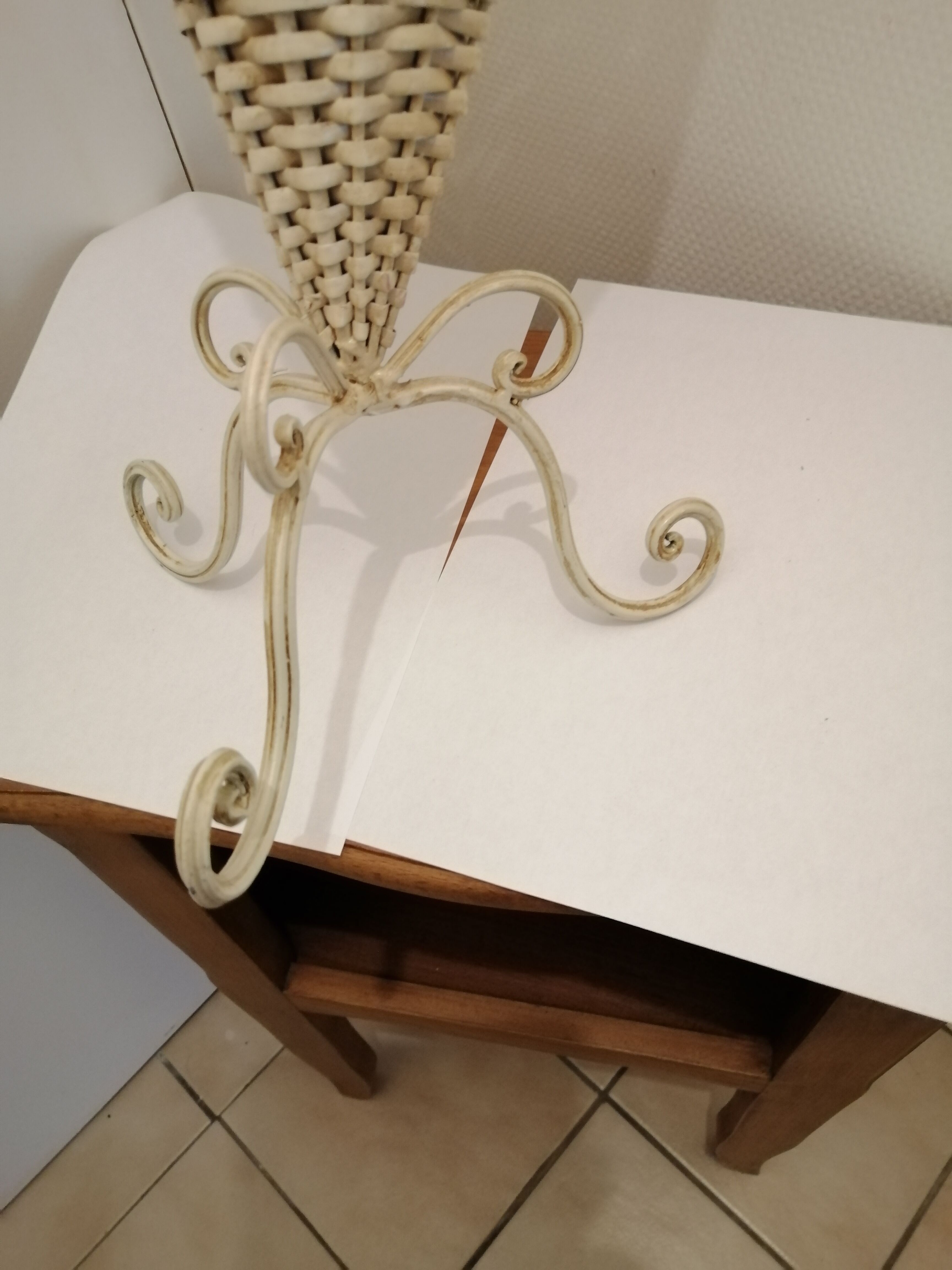 Umbrella holder in metal and wicker decor floral