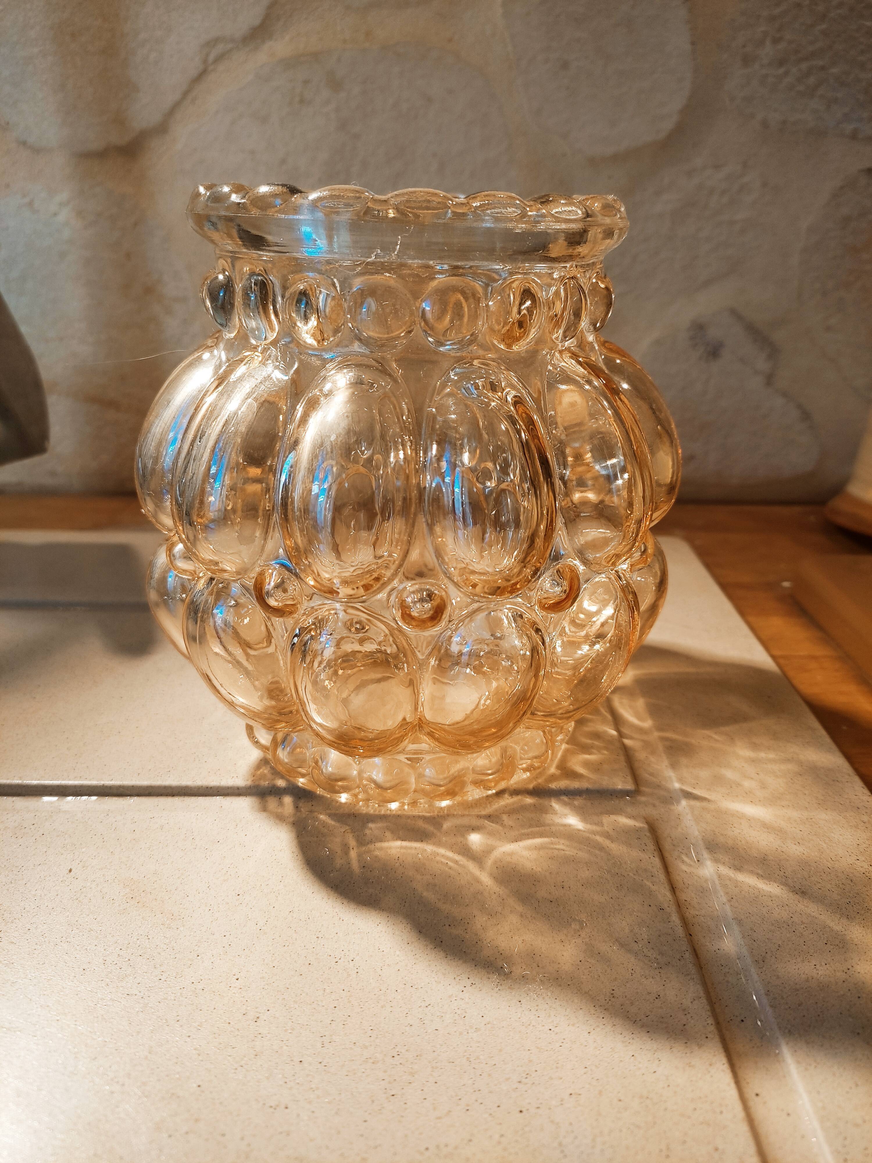 Tulip in iridescent golden glass