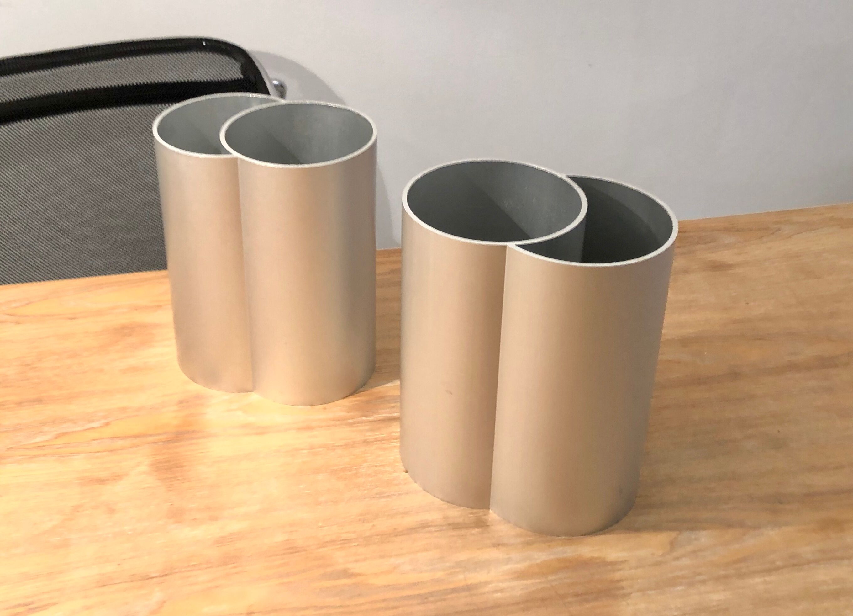 Pair of minimalist vase, 70s