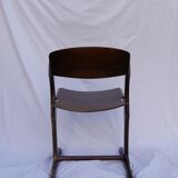 Chaise Baumann enveloping "waiting room" model