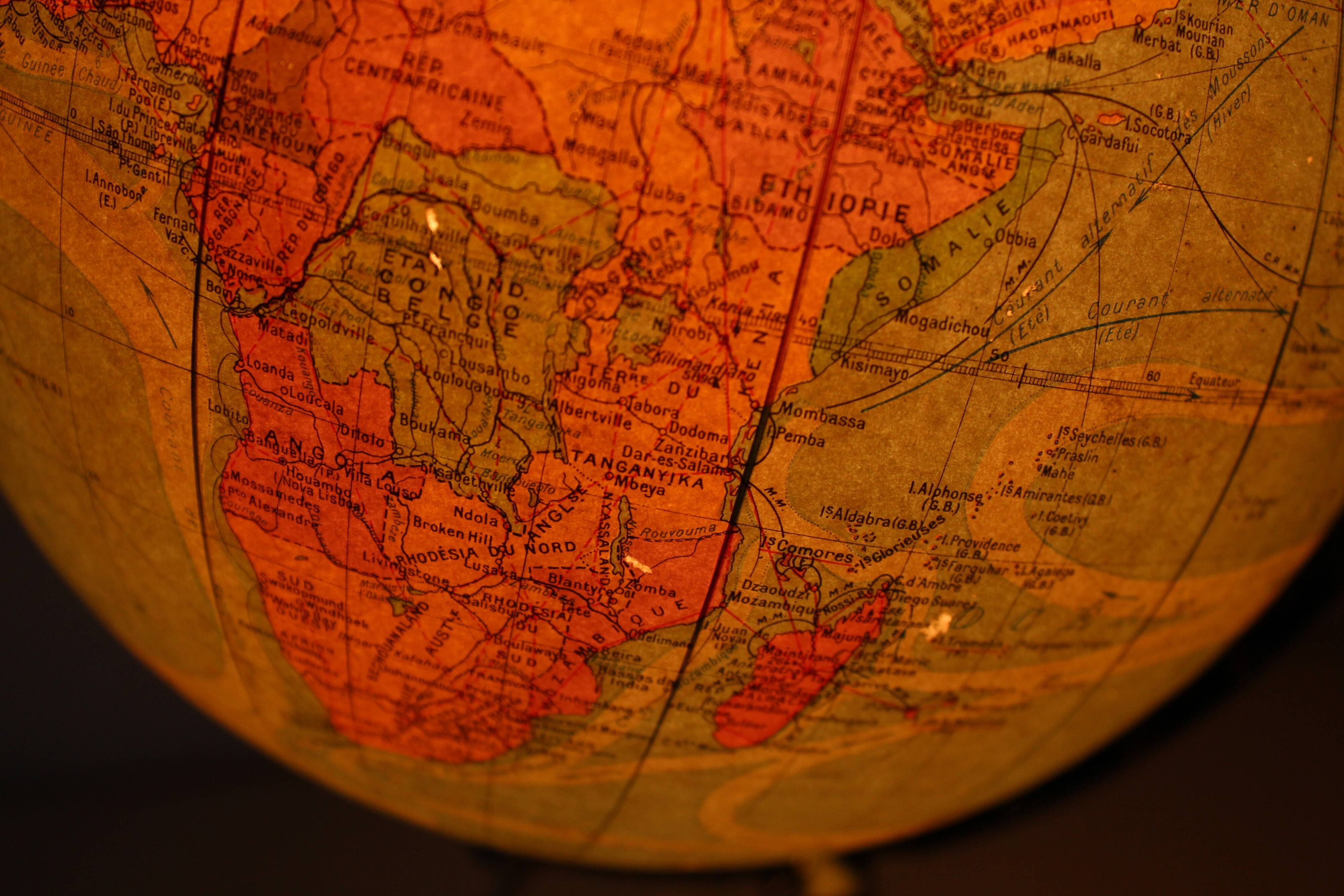 Mappemonde lumineuse en verre perrina, globe terrestre picquart