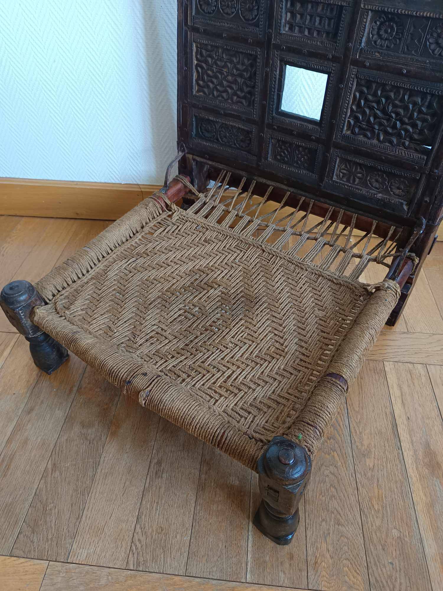 Paire de chaises basses traditionnelles, Indonésie