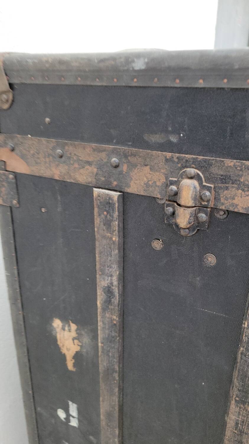 Malle cabine de la marque "La Malle Bernard" Paris -1900s