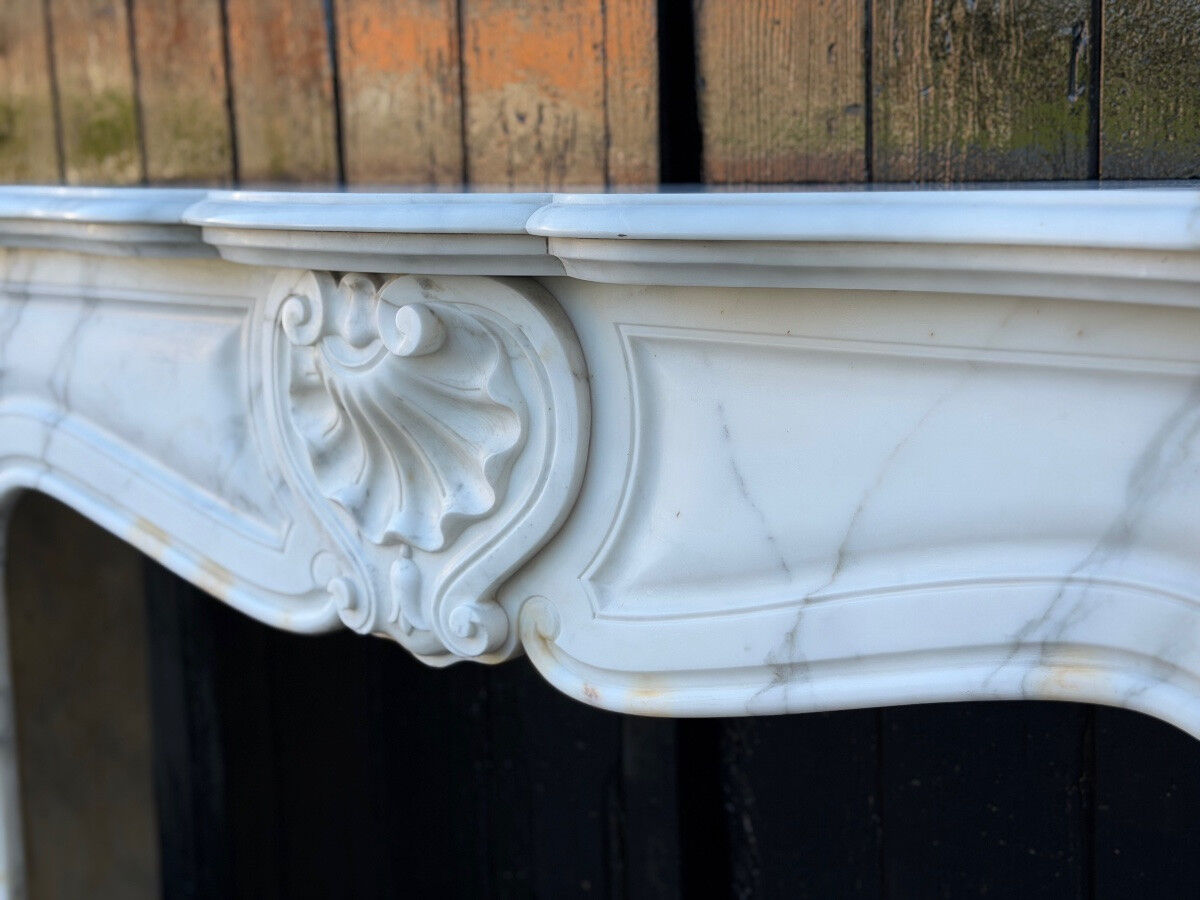 Louis XV style fireplace in Carrara marble, around 1900.