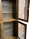 Vitrine vintage robuste en bois / armoire