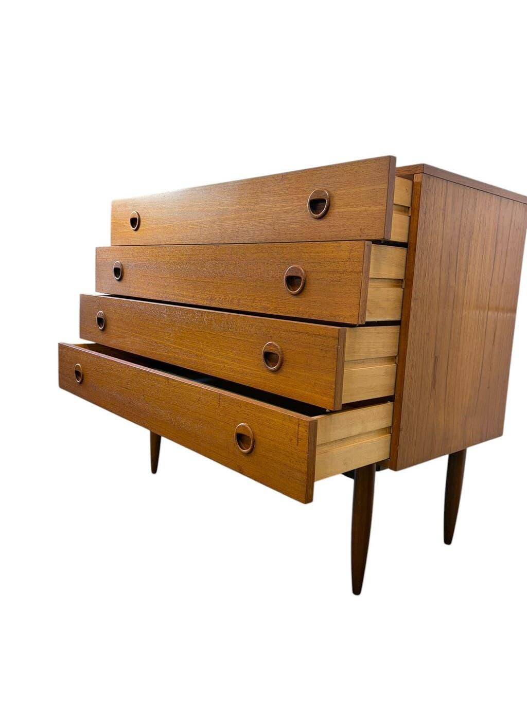 Vintage wooden chest of drawers