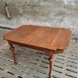 Antique extendable diningtable