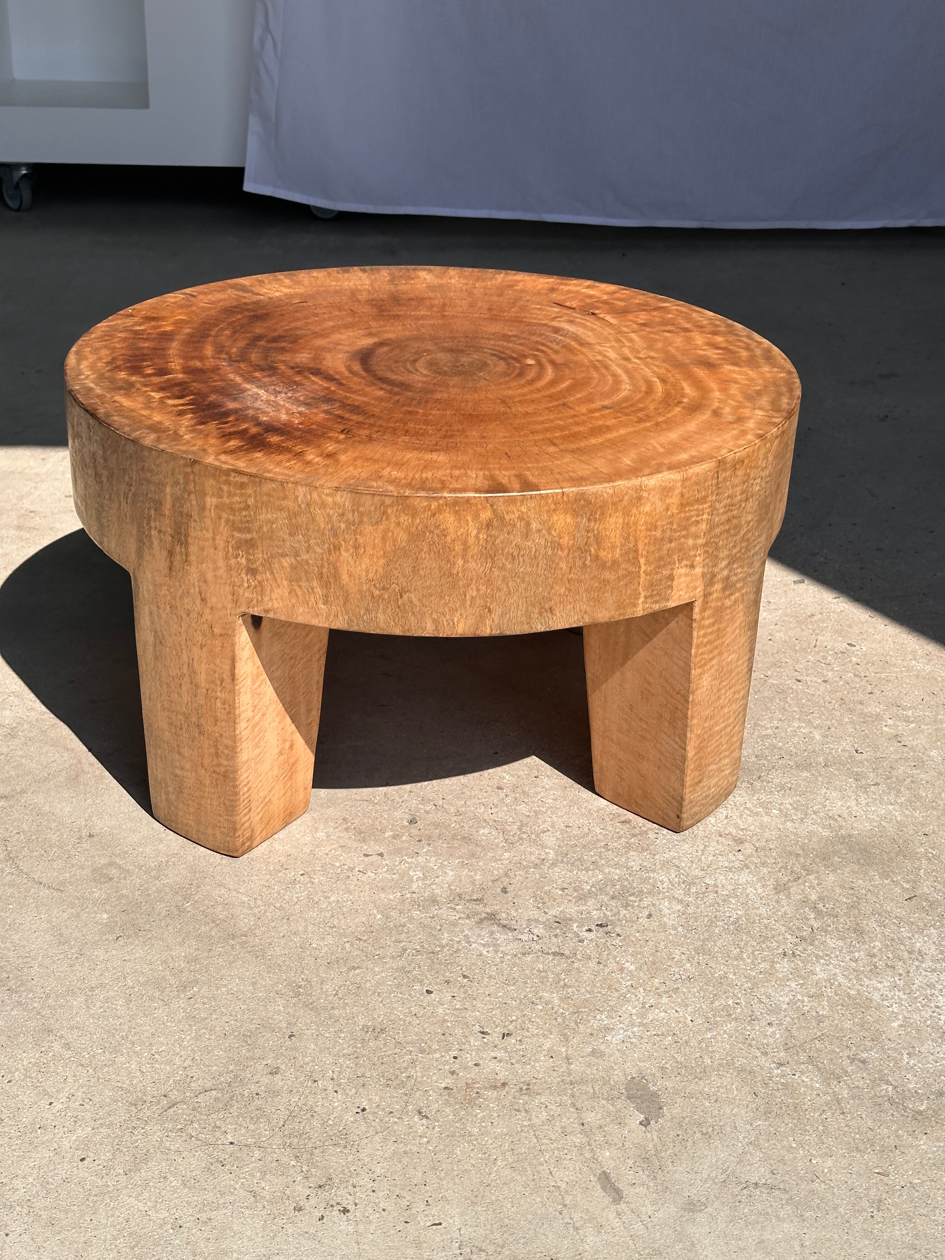 Quadripod coffee table in solid wood monoxyl natural color (dark)