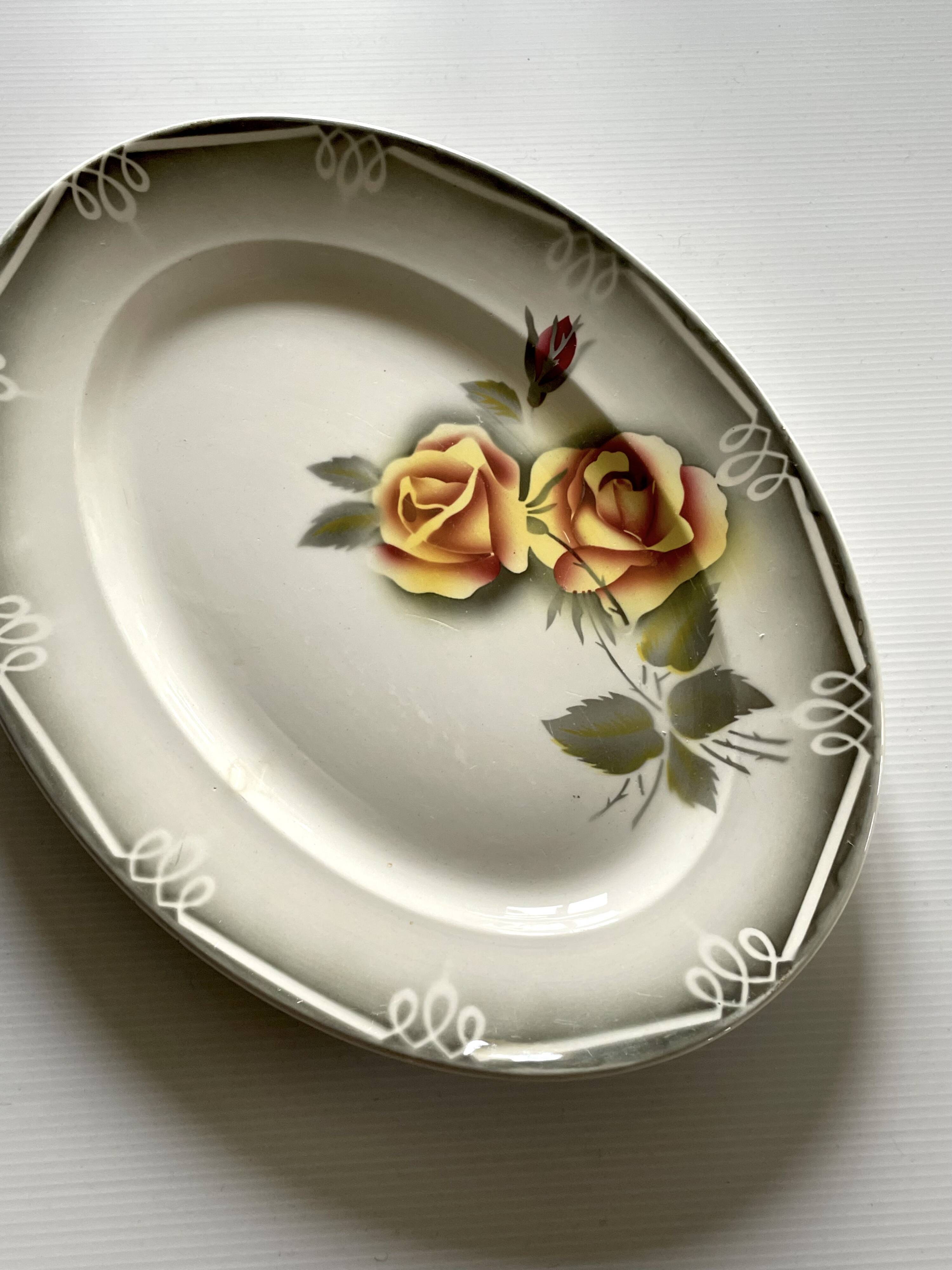 Very nice old dish from Digoin model "Adèle" in good condition.